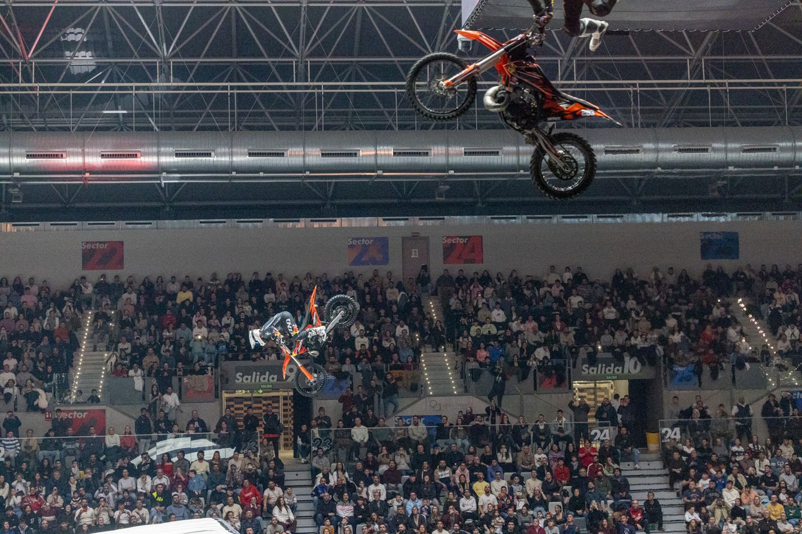 En imágenes: el Olivo Arena vibra con piruetas y motor en estado puro en el Soloflow Freestyle (2)