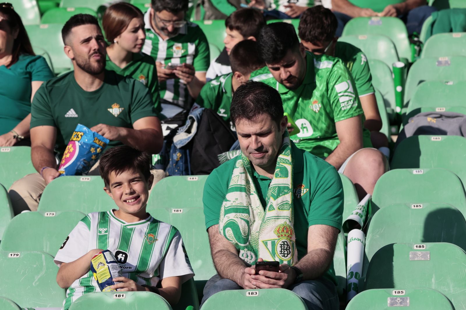 Buscáte en las gradas del Villamarín