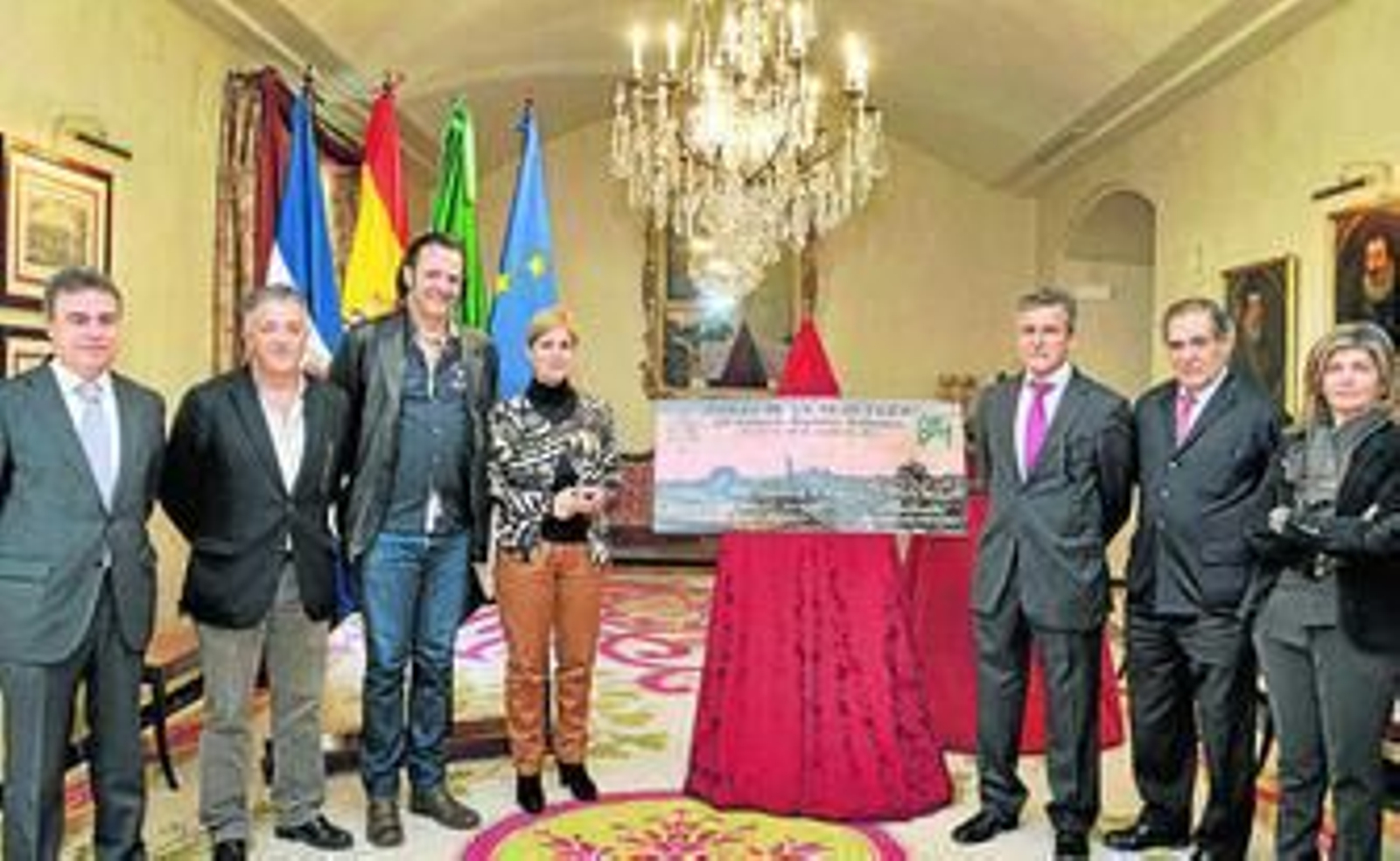 La alcaldesa, ayer, junto a algunos concejales y los organizadores del Congreso Neumosur-Enfermería y Fisioterapia.