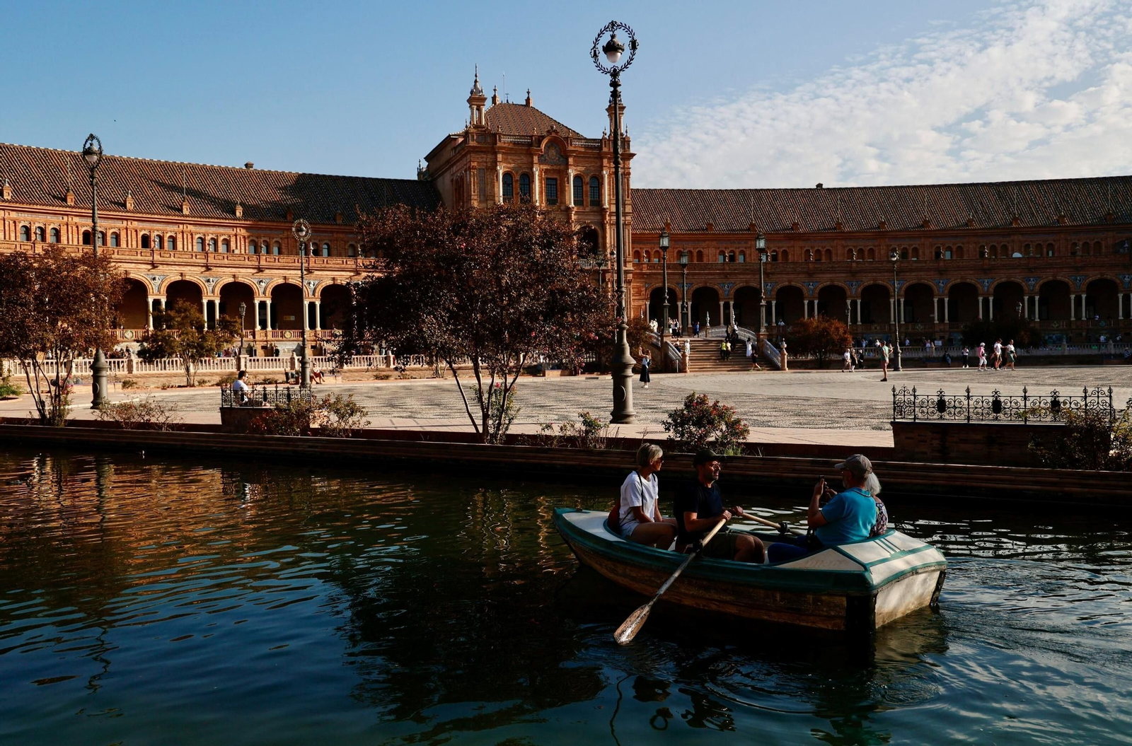 Una de las populares barquitas de la ría.