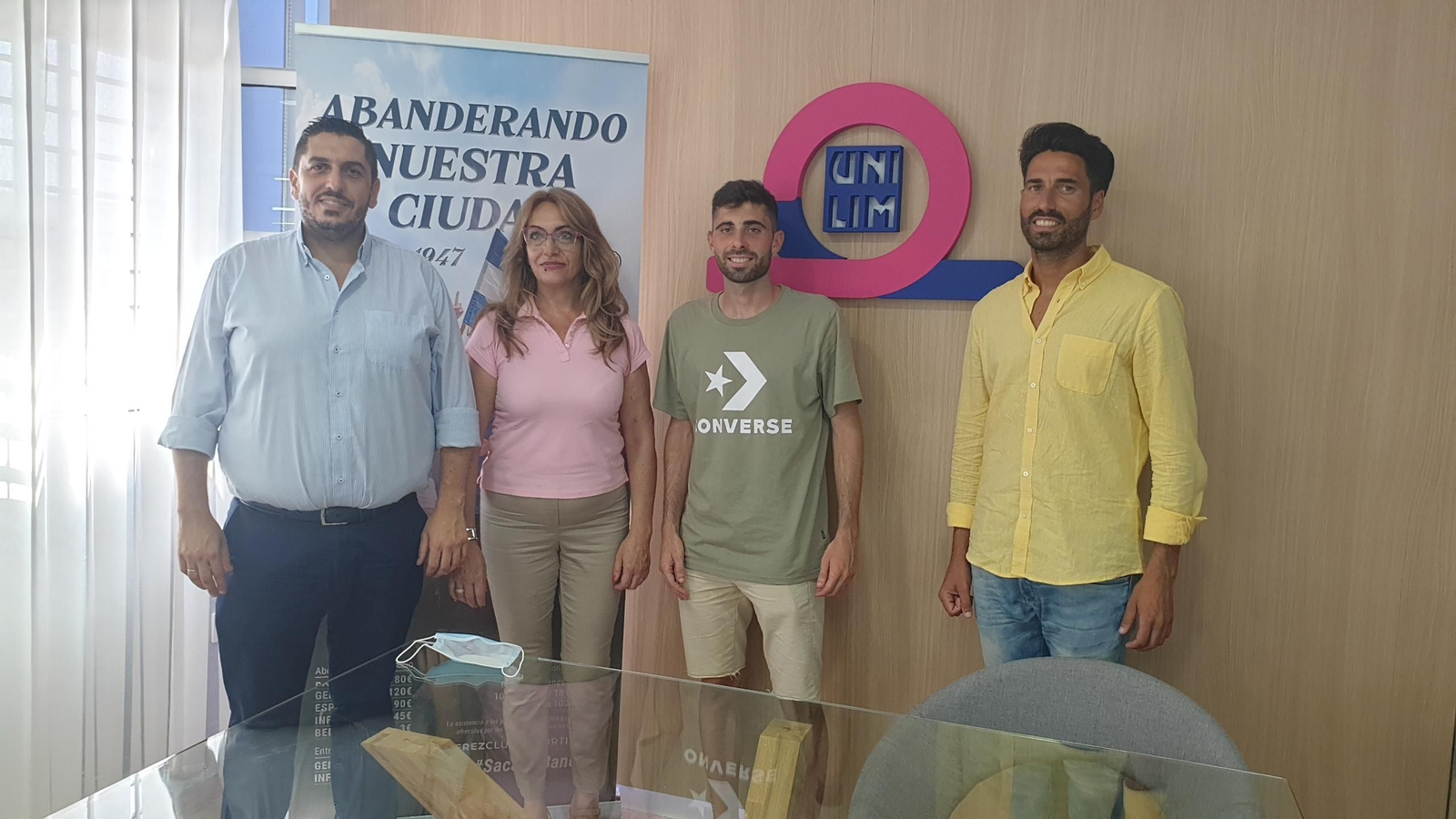 Iván Gutiérrez, junto a Iván y Ana Jiménez, responsables de Unilim SL, y Ramón Verdú.