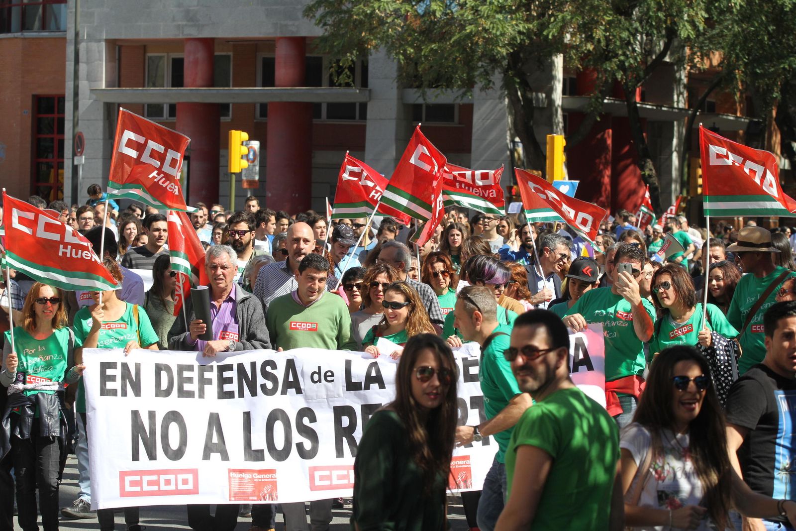 Imágenes  de la manifestación contra la Lomce en Huelva