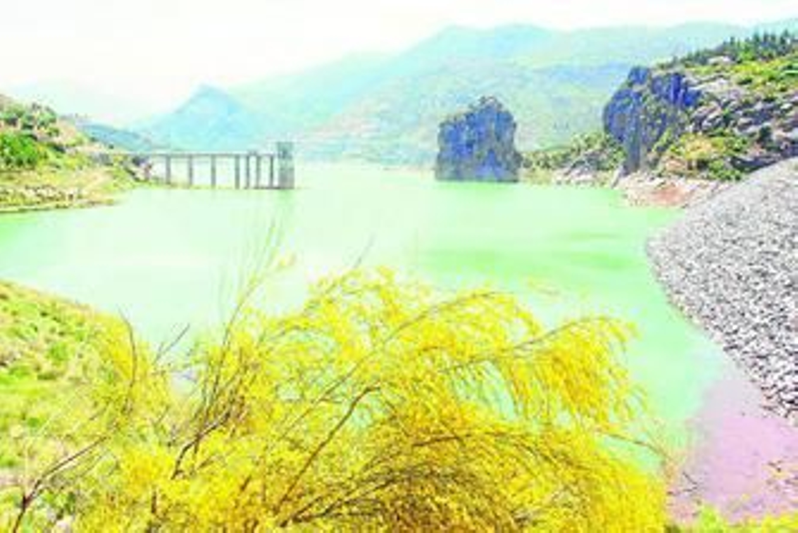 Embalse de Canales, uno de los dos que abastece a Granada.