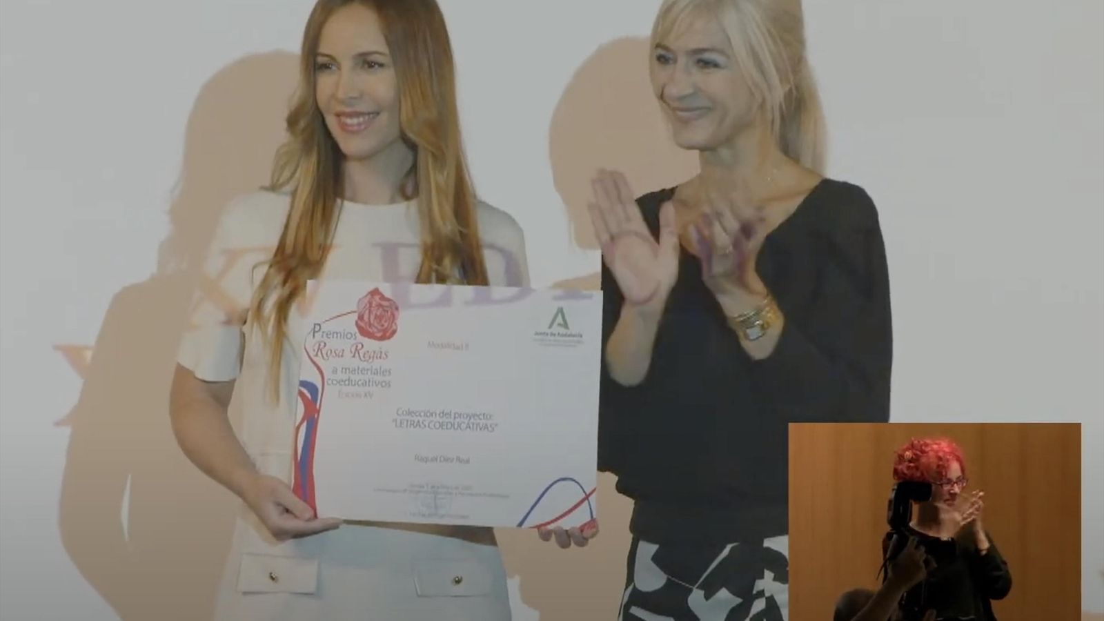 Raquel Díez, recogiendo el Premio Rosa Regás concedido en 2021. Raquel Díez, recogiendo el Premio Rosa Regás concedido en 2021.