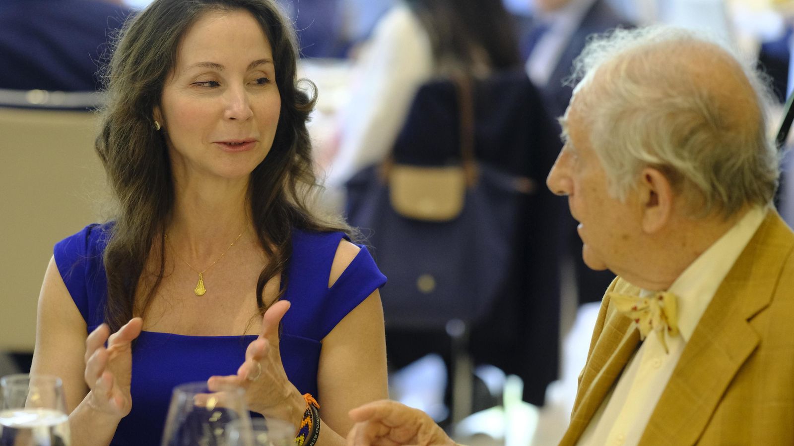 Mercedes Alaya en una conferencia en el Club siglo XXI.