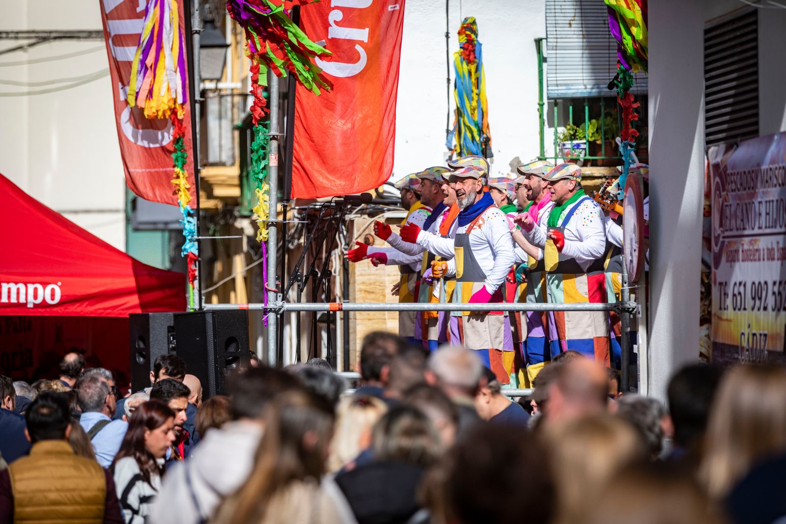 Búscate entre las mejores imágenes de la Erizada 2024 del Carnaval de Cádiz