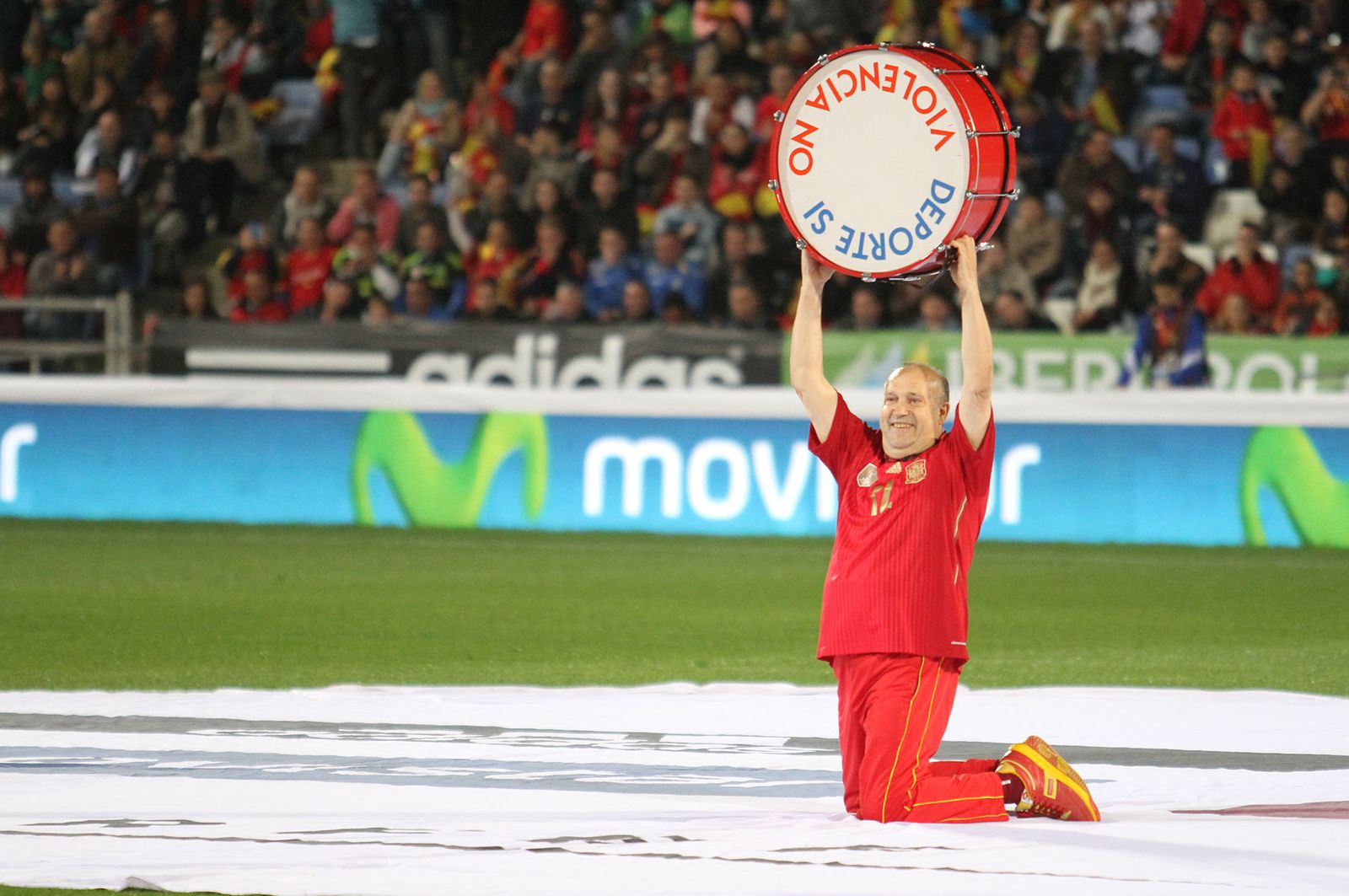 Manolo 'el del Bombo' en el Nuevo Colombino.