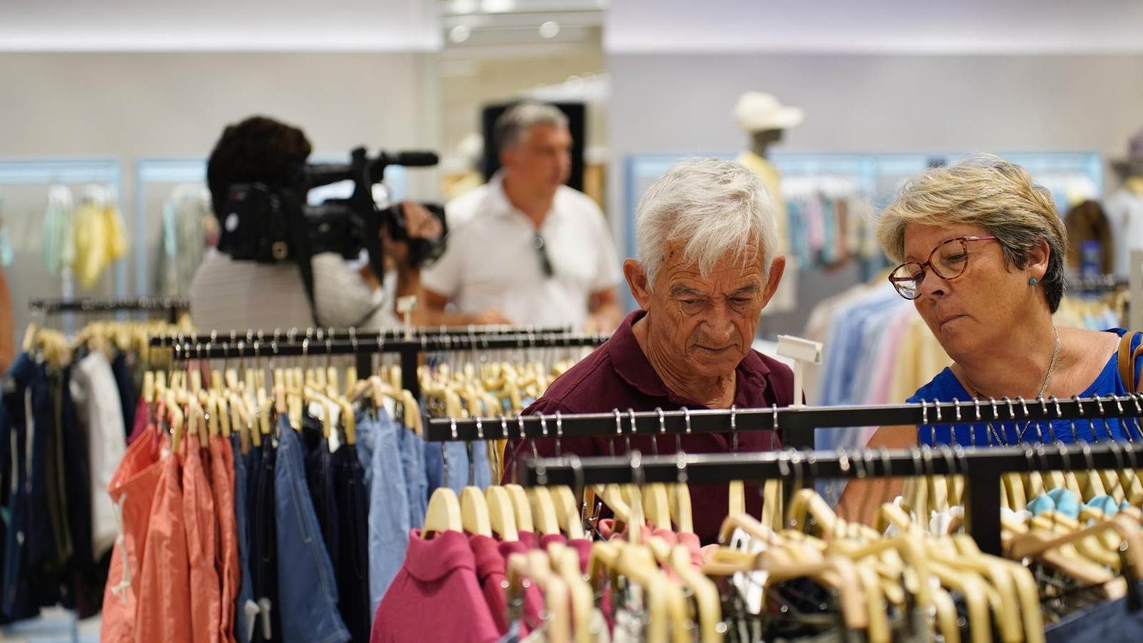 Fotos de la apertura de la marca Álvaro Moreno en el Centro Comercial Puerta Europa de Algeciras