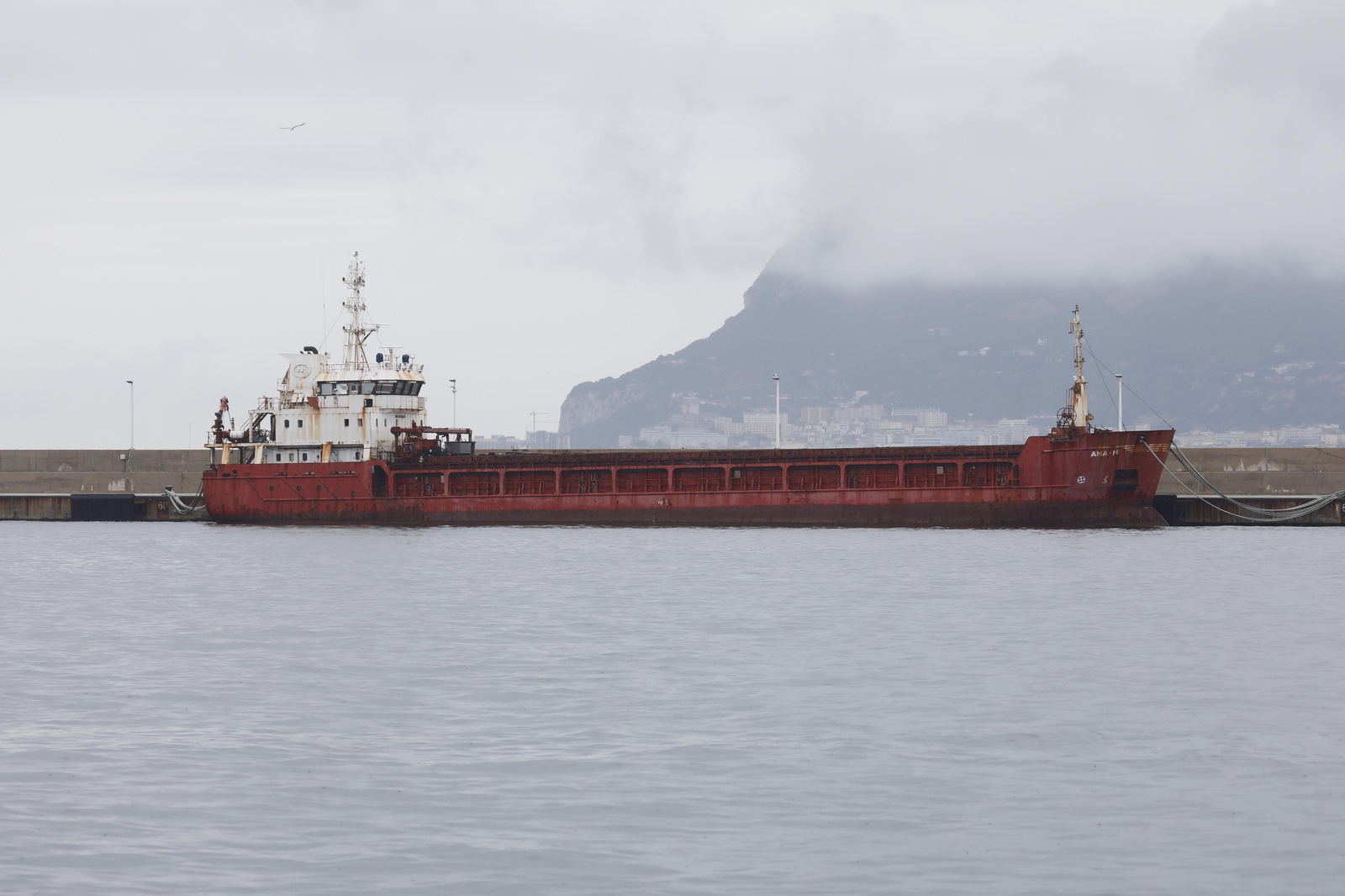El 'Ana N', en el dique exento del Puerto de Algeciras.