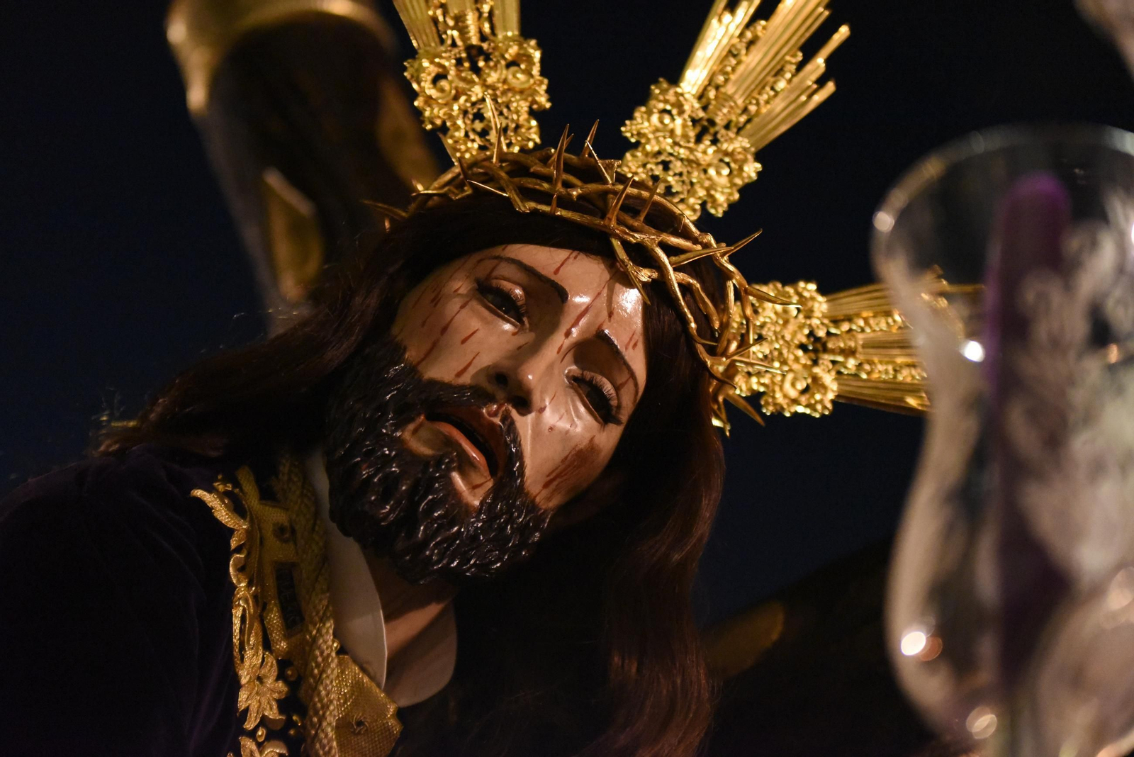 Las mejores fotos de un Viernes de Dolores de vía crucis como prólogo de la Semana Santa de Córdoba