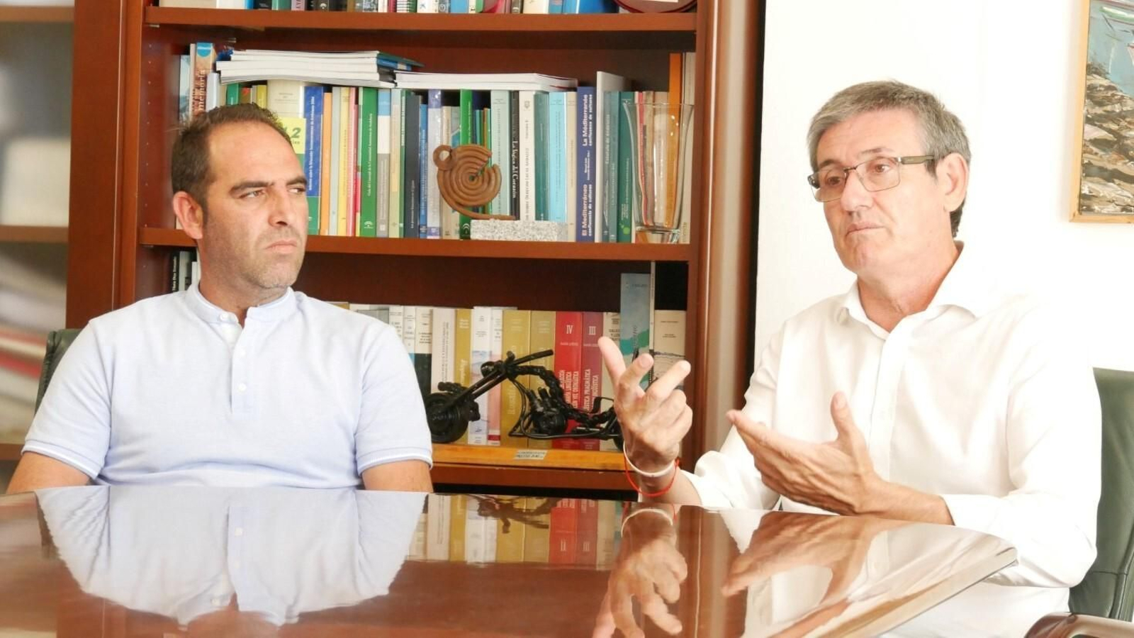 El alcalde de Adra recibe a la nueva Junta de Gobierno de la Hermandad de la Virgen del Carmen