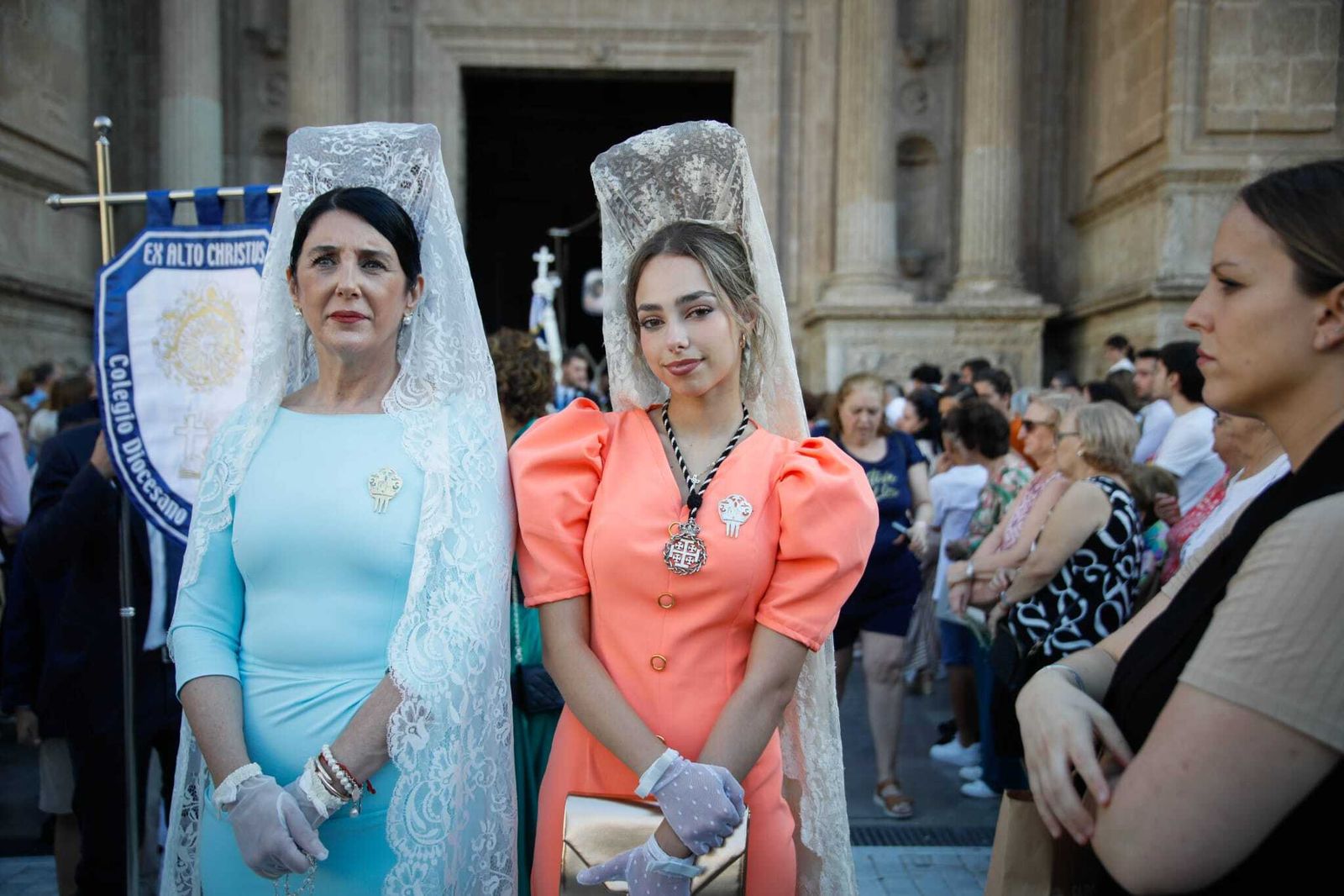 Imágenes de la procesión del Corpus Christi en Almería: así han sido la misa y la posterior marcha por la capital