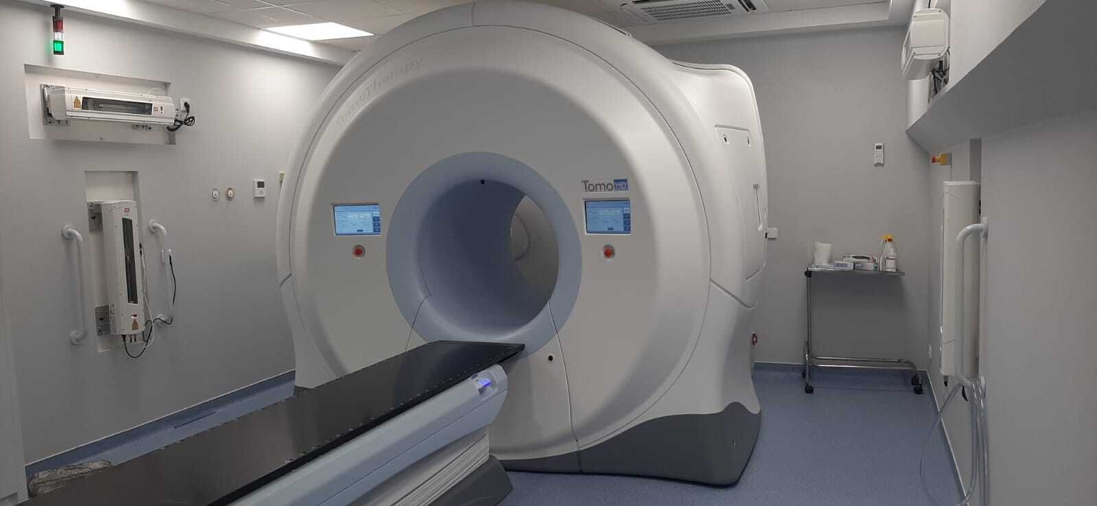 La nueva máquina de tomoterapia del Puerta del Mar adquirida gracias al acuerdo con la Fundación Amancio Ortega.