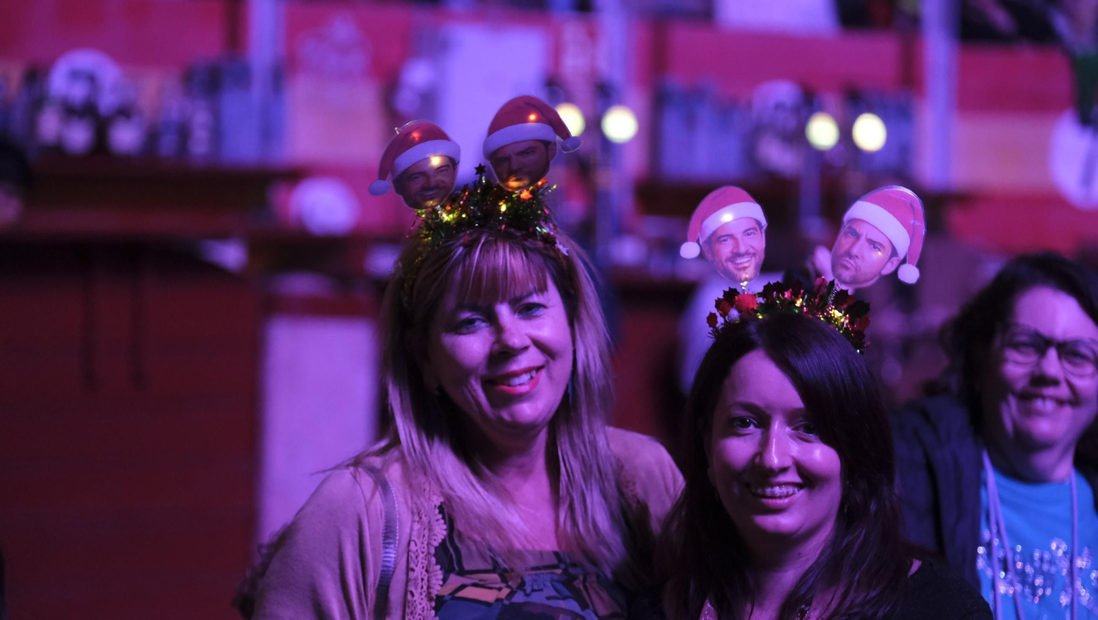 David Bisbal enamora a su Almería en el inicio de la gira 'Todo es Posible en Navidad', en fotografías