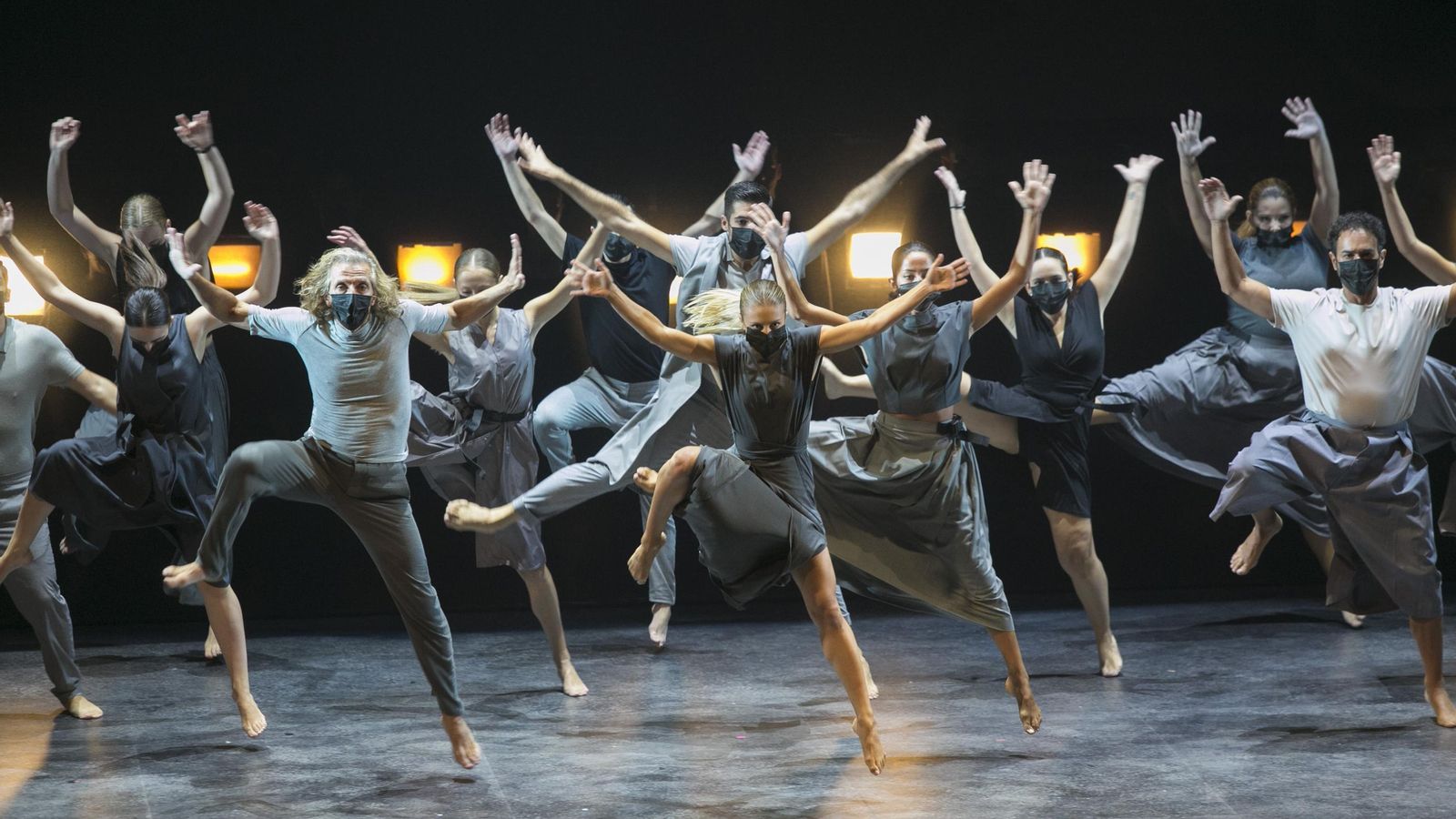 Una coreografía durante la gala, con el bailarín malagueño Fernando Hurtado.