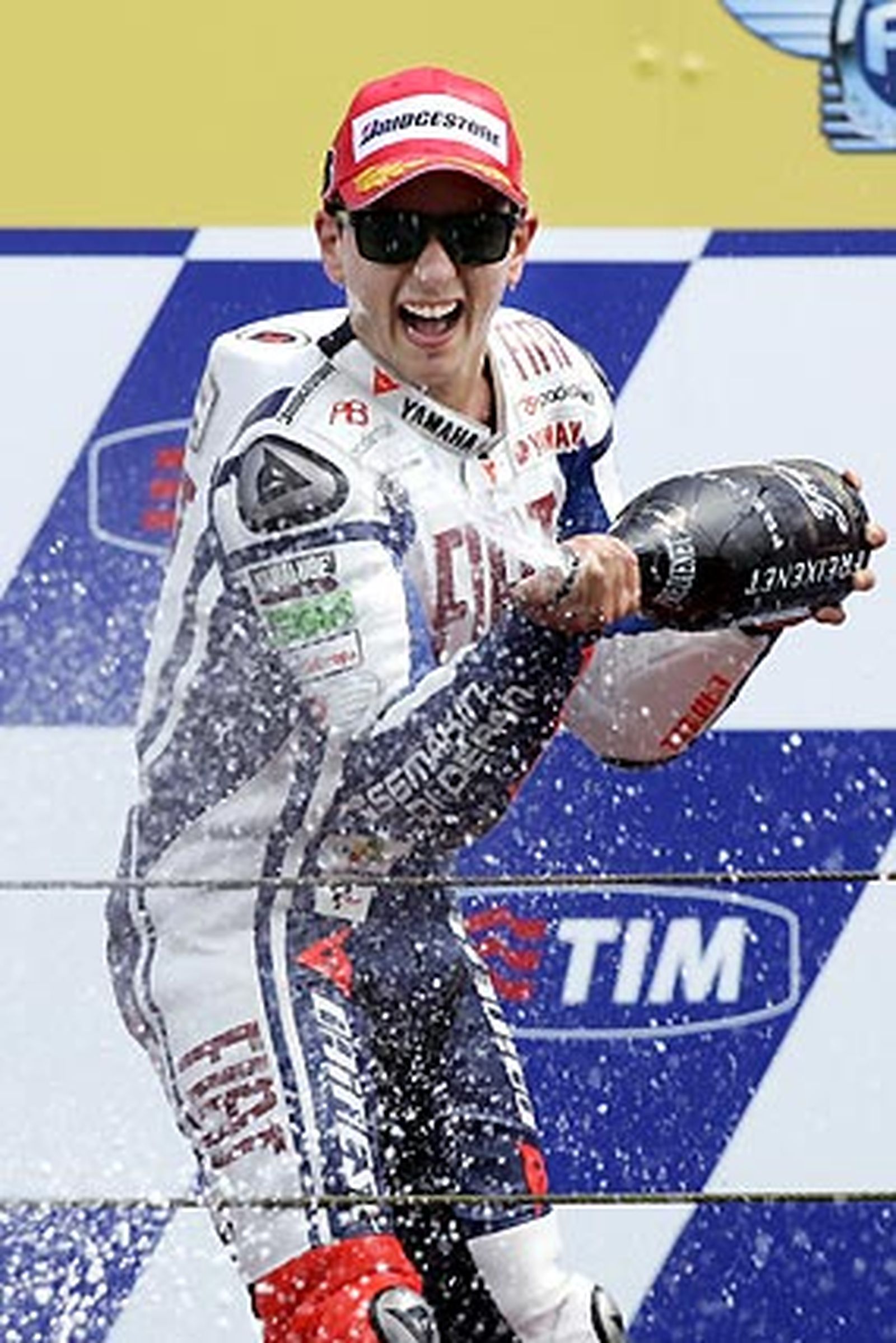 Jorge Lorenzo (Yamaha) celebra su victoria en Assen, en el Gran Premio de Holanda.

Foto: Efe / Afp Photo / Reuters
