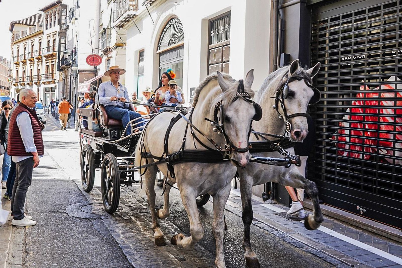 Los mejores momentos del primer día de Cruces en Granada en fotos