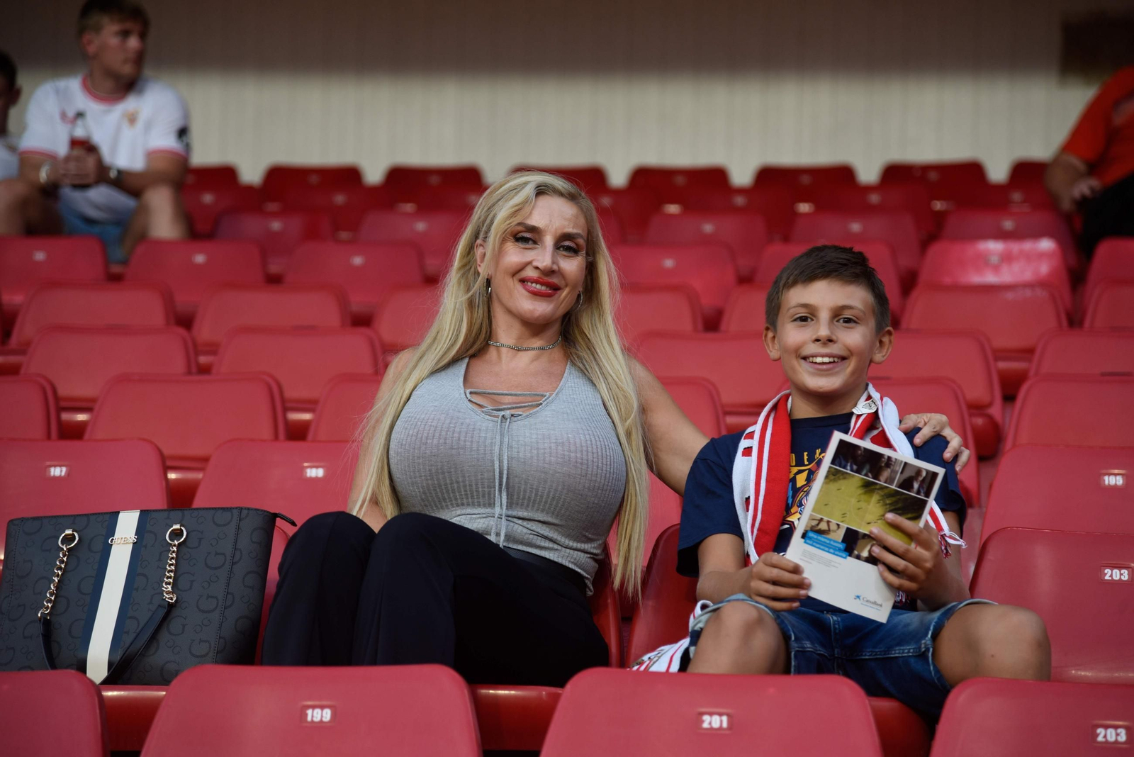 Búscate en las gradas del Pizjuán en el Sevilla Villarreal