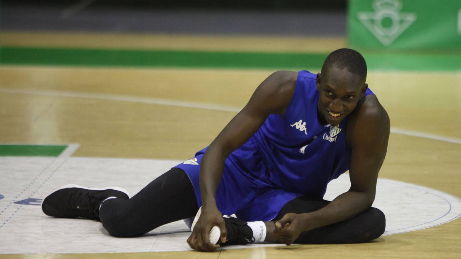 Niang estira durante una sesión de trabajo en San Pablo.