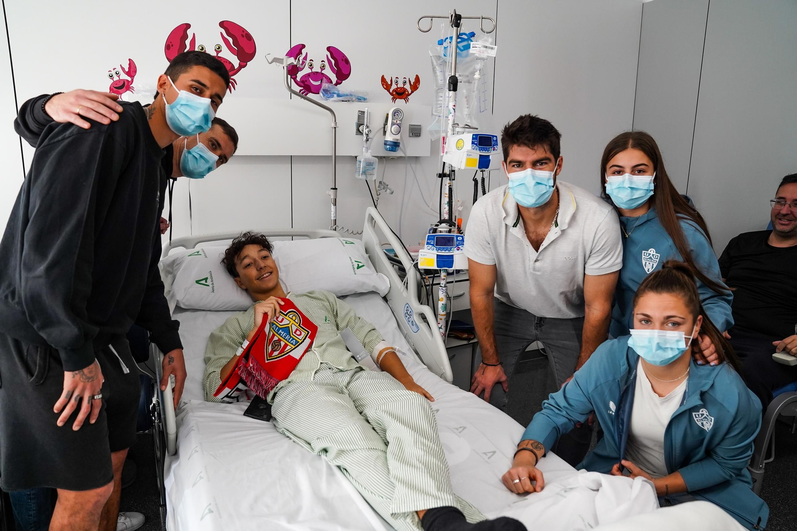 Imágenes de la tradicional visita del Almería a Torrecárdenas por Reyes