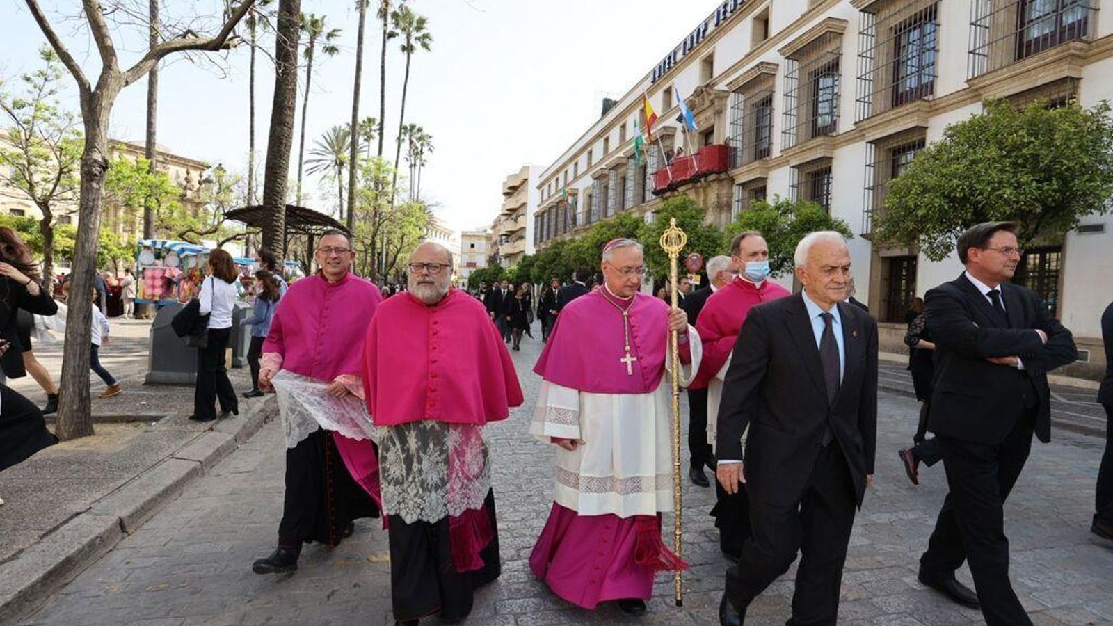Monseñor José Rico Pavés acompañando al Santo Entierro este año.