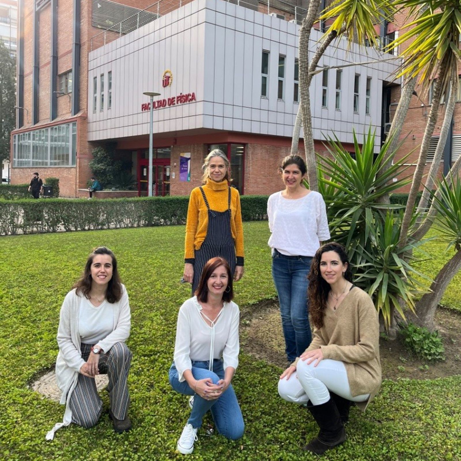 Ángela Gallardo López, Ana Morales Rodríguez, Cristina López Pernía, Rosalía Poyato y Carmen Muñoz.