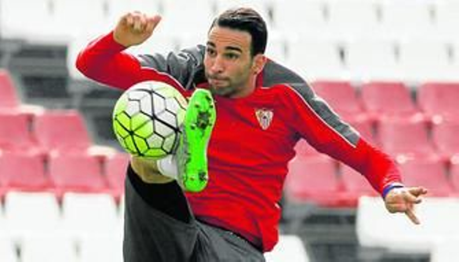 Adil Rami, recuperado de su lesión, se entrenó ayer a pleno rendimiento en la segunda jornada de trabajo de la semana.
