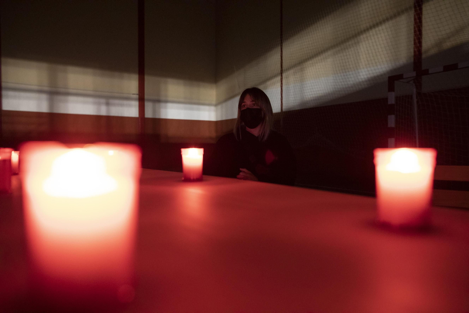 El alcalde de Pinos Puente se encierra contra los cortes de luz, en imágenes