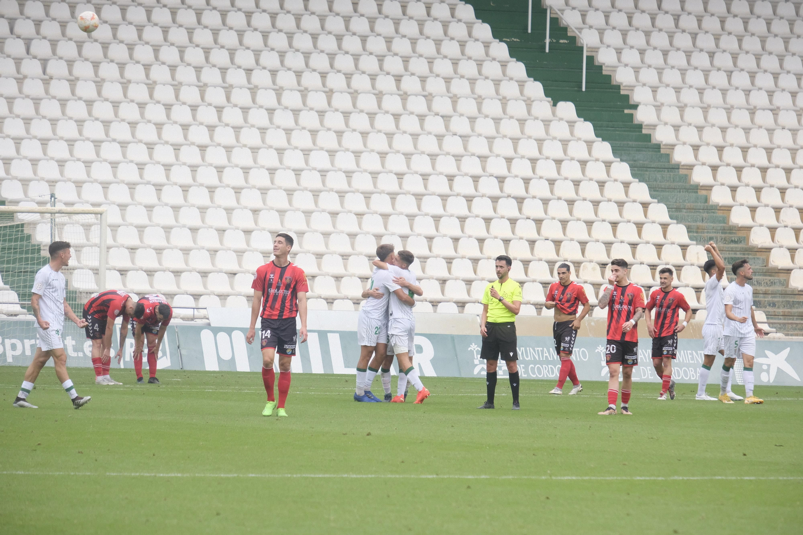 La victoria del Córdoba B ante el Salerm Puente Genil, en imágenes