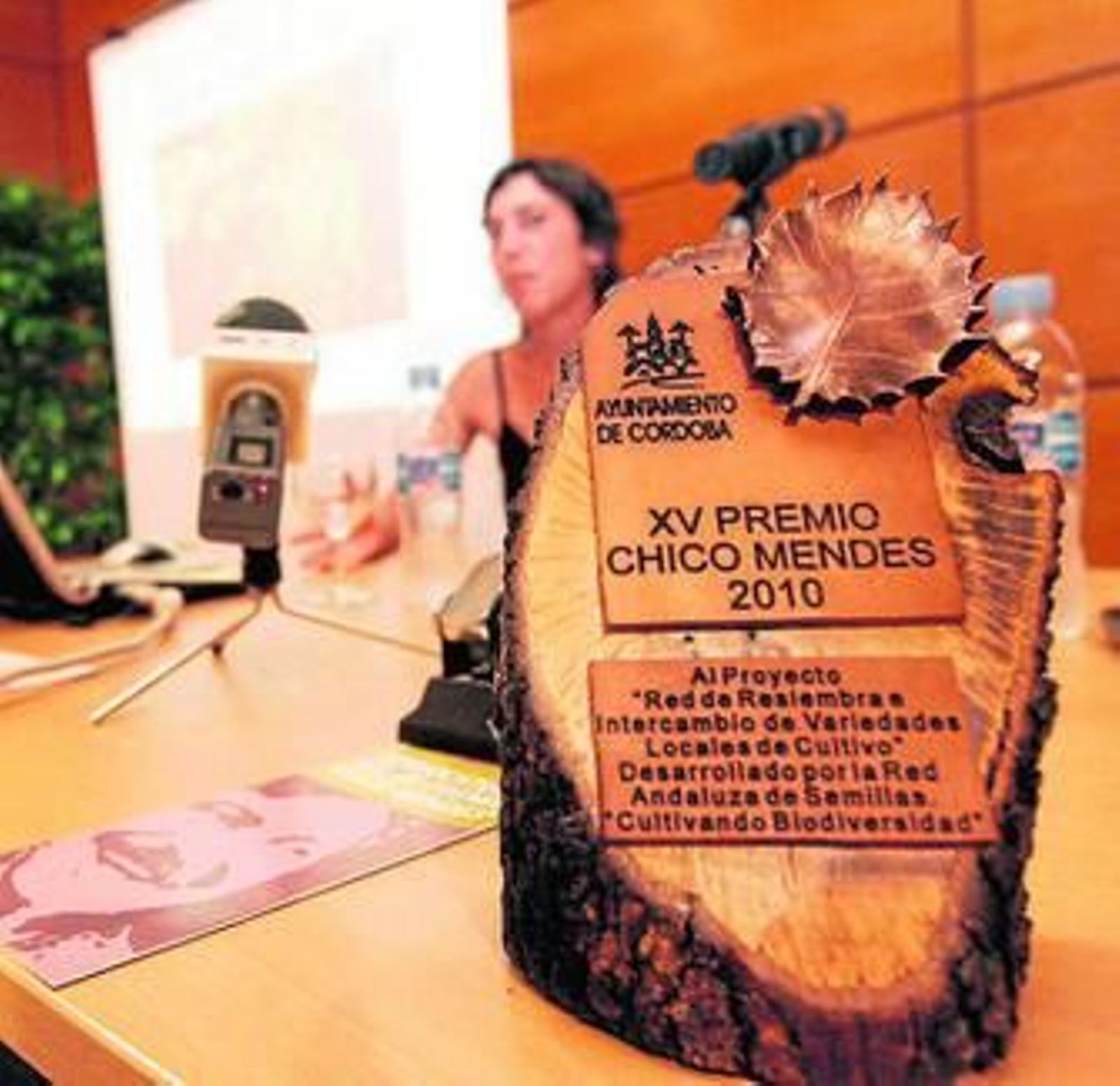 Un momento de la entrega del premio, ayer en el Jardín Botánico.
