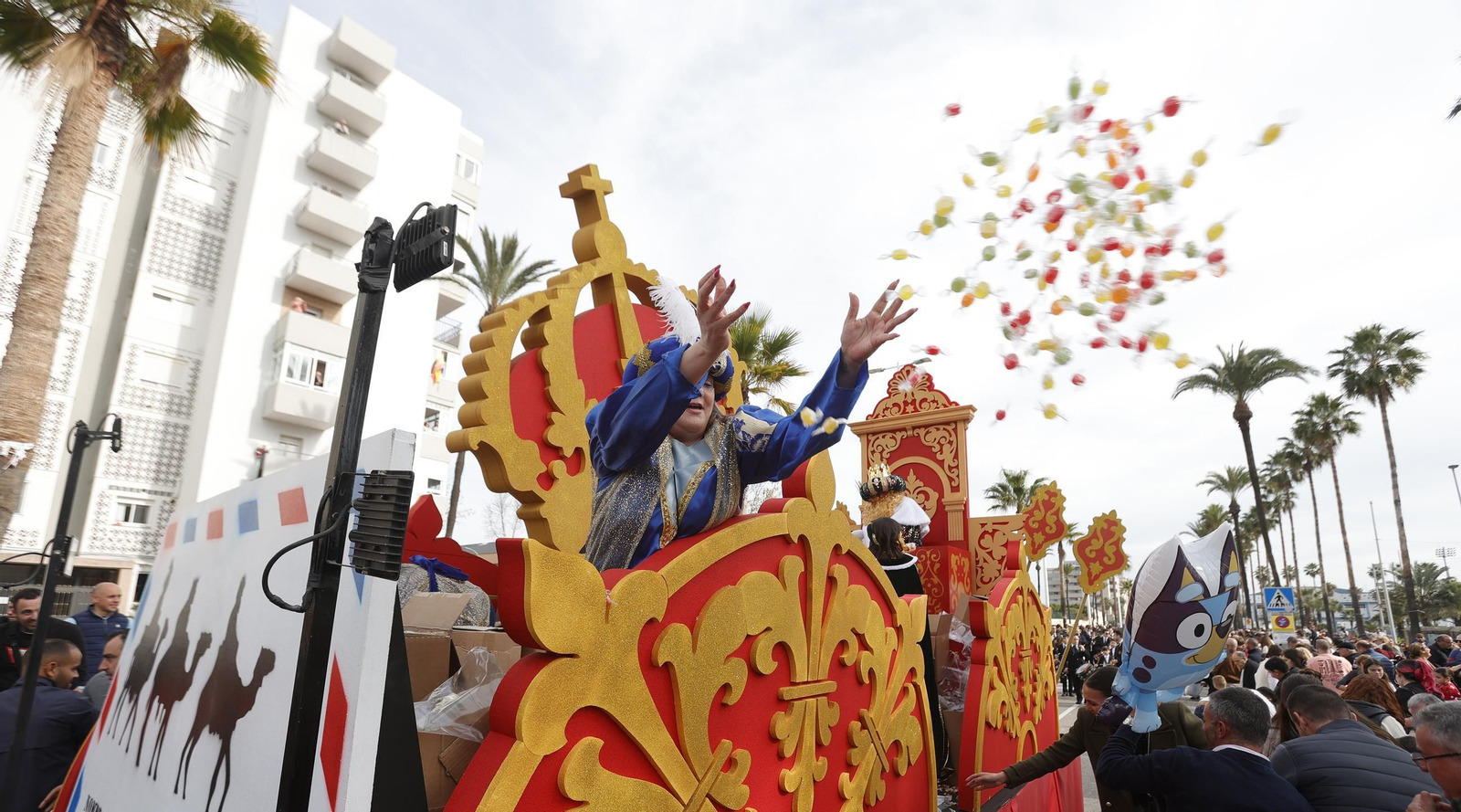 Fotos de la cabalgata de Reyes Magos 2025 en La Línea
