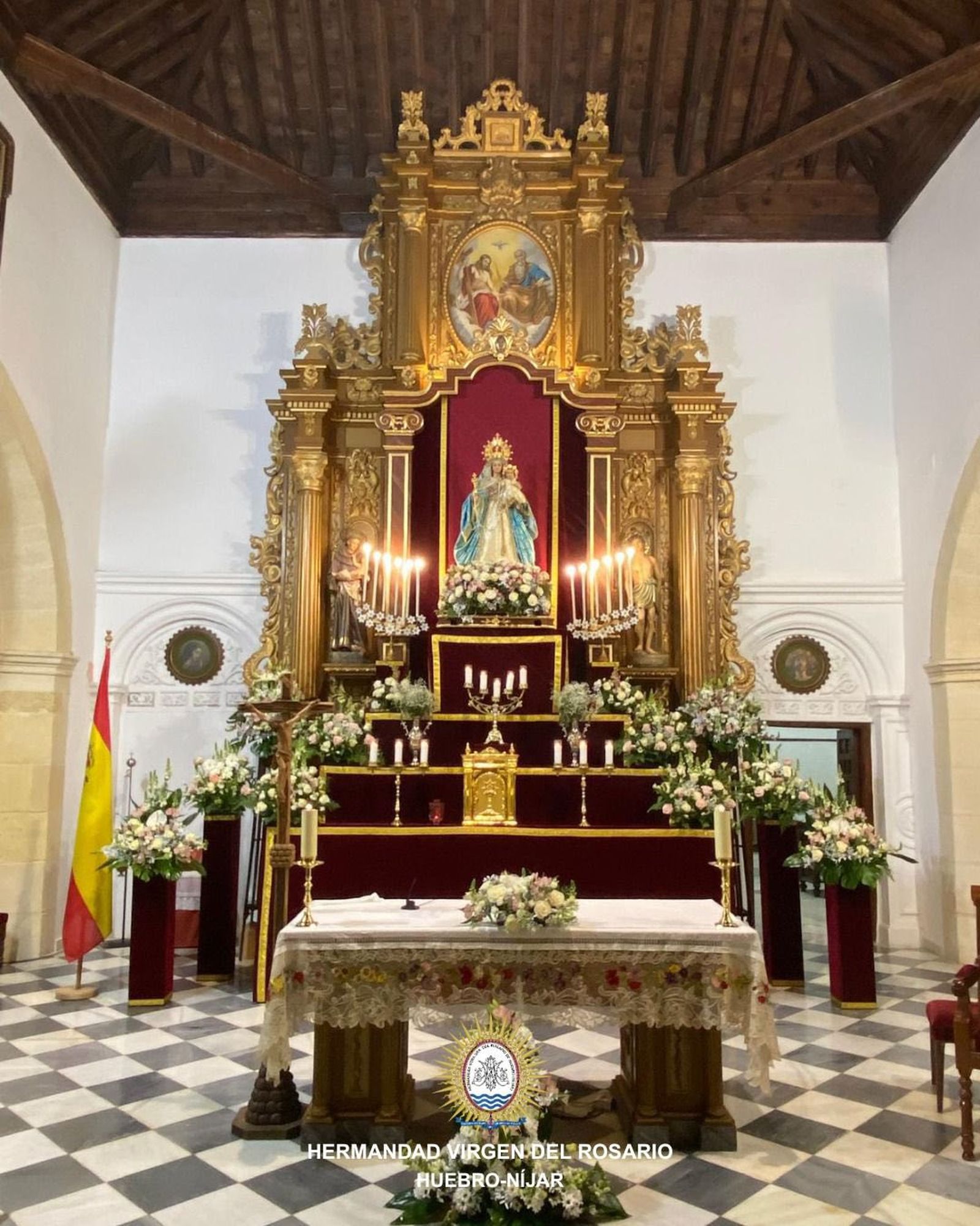 La patrona de Huebro preside el altar de la iglesia de Santa María, de Nijar