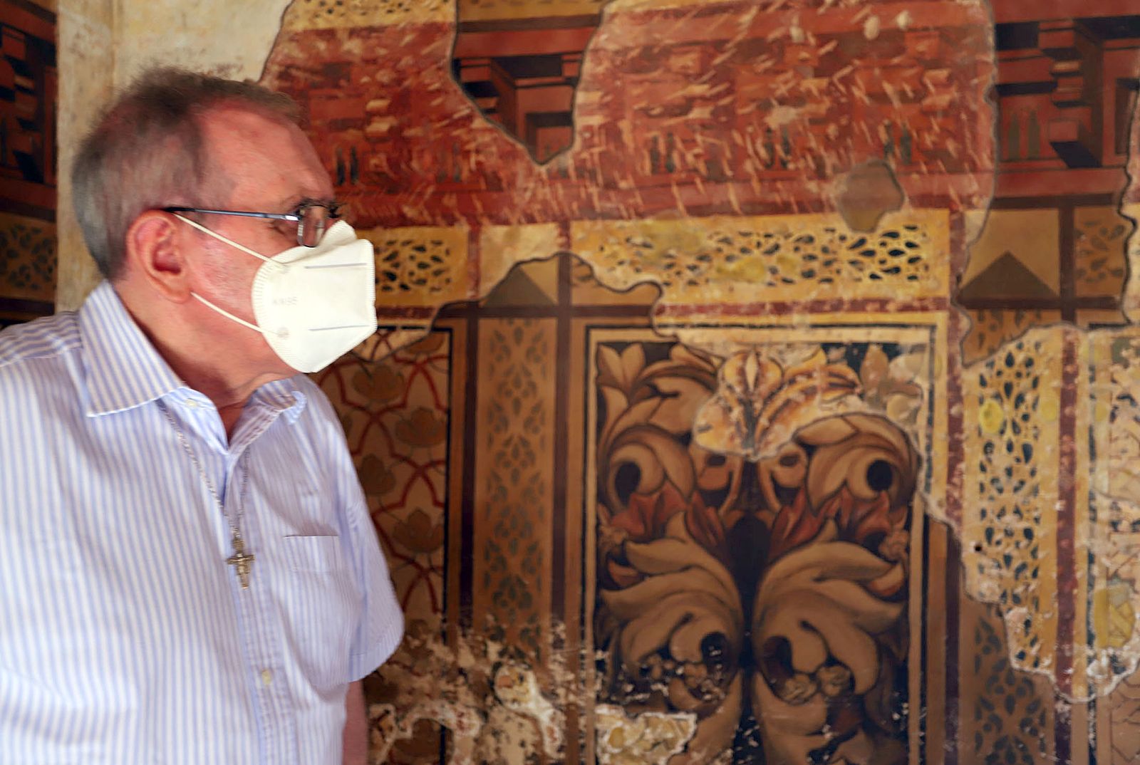 Estado de deterioro en el que se encuentra las pinturas murales del patio mudéjar de La Rábida.