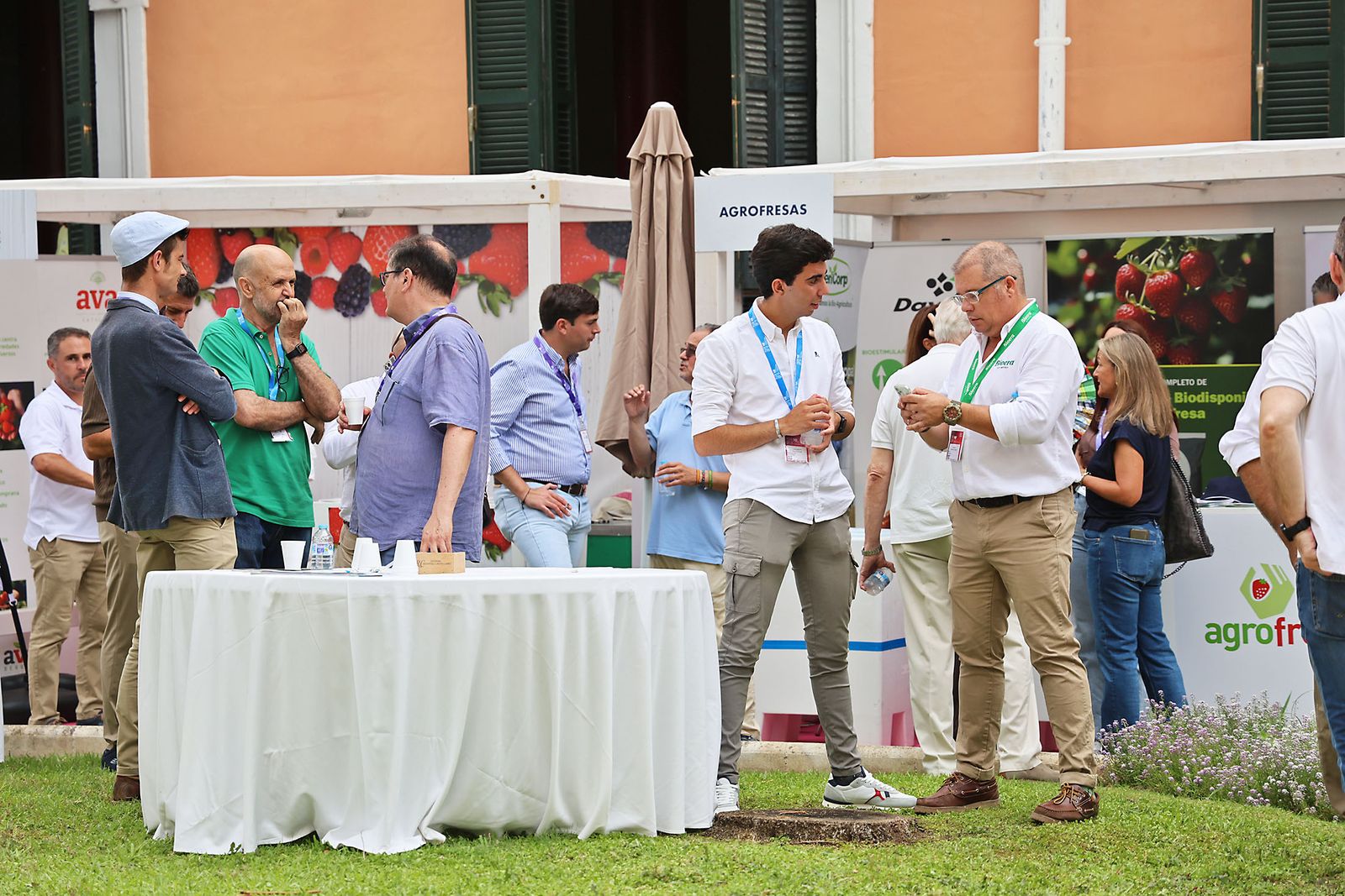 Imágenes del ambiente en el X Congreso de Frutos Rojos de Huelva