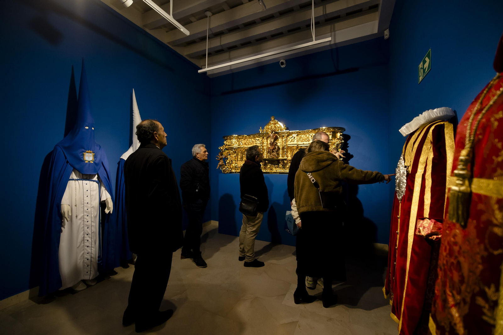 Imágenes de la exposición "Estrenos Semana Santa 2024" en la sede de la Fundación Cajasol