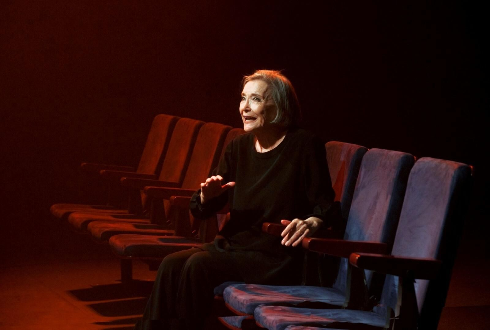 Núria Espert (Hospitalet de Llobregat, 1935), en un patio de butacas.