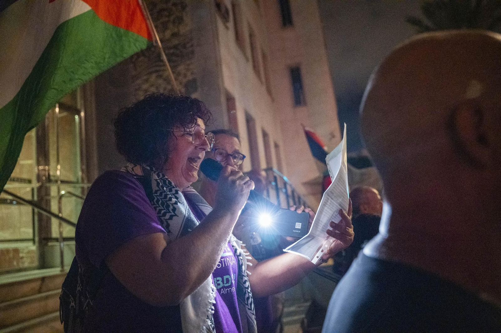 La Plataforma Almería por Palestina se manifiesta por la situación en Gaza, en imágenes