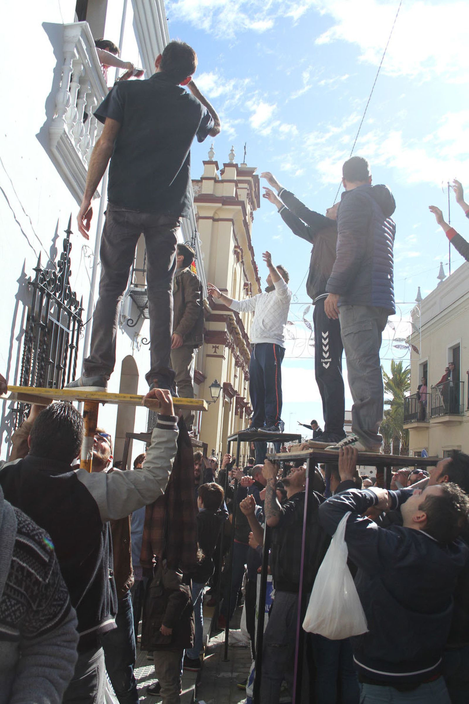 Imágenes de las tiradas en honor a San Antonio Abad en Trigueros