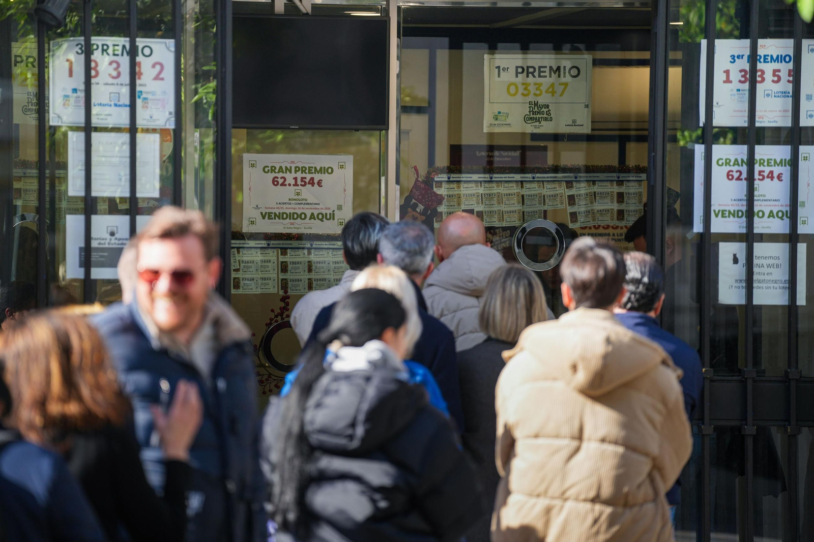 Imagen en Sevilla de las últimas compras a pocos días para la Lotería de Navidad