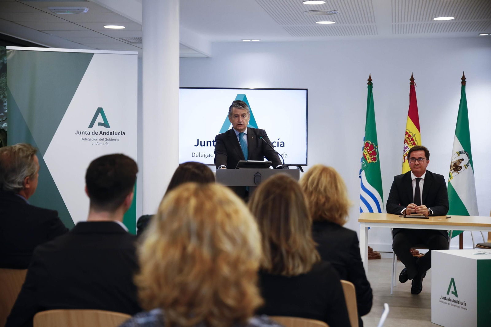 El consejero Antonio Sanz y el alcalde ejidense Francisco Góngora, firman un convenio para la creación de un Centro de Emprendimiento Digital, en imágenes