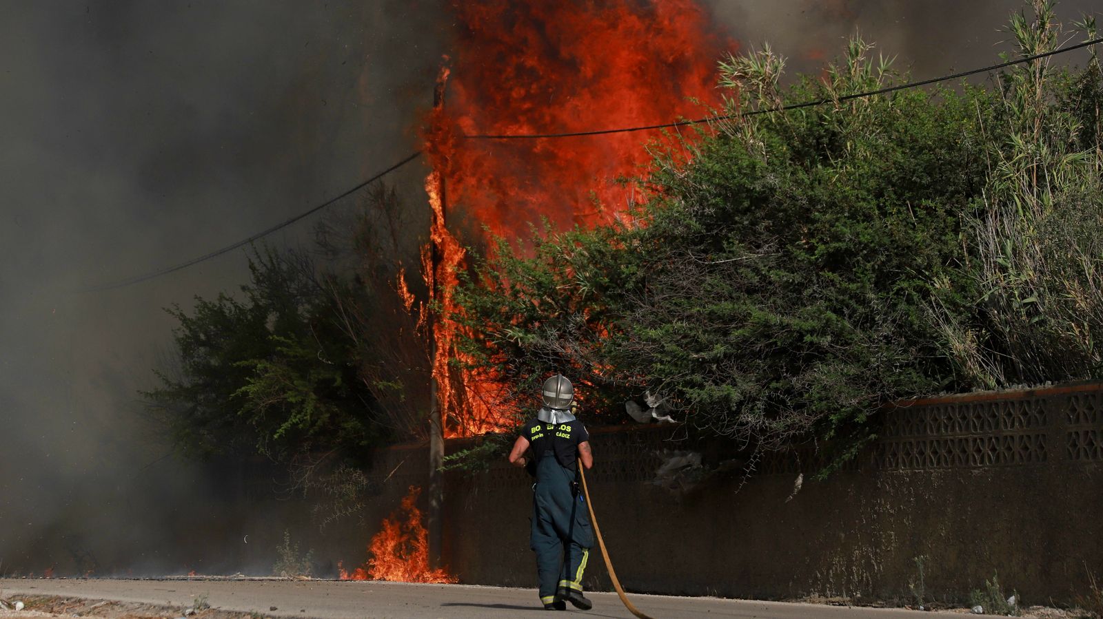 Incendio en el Camino de La Rana en La Línea