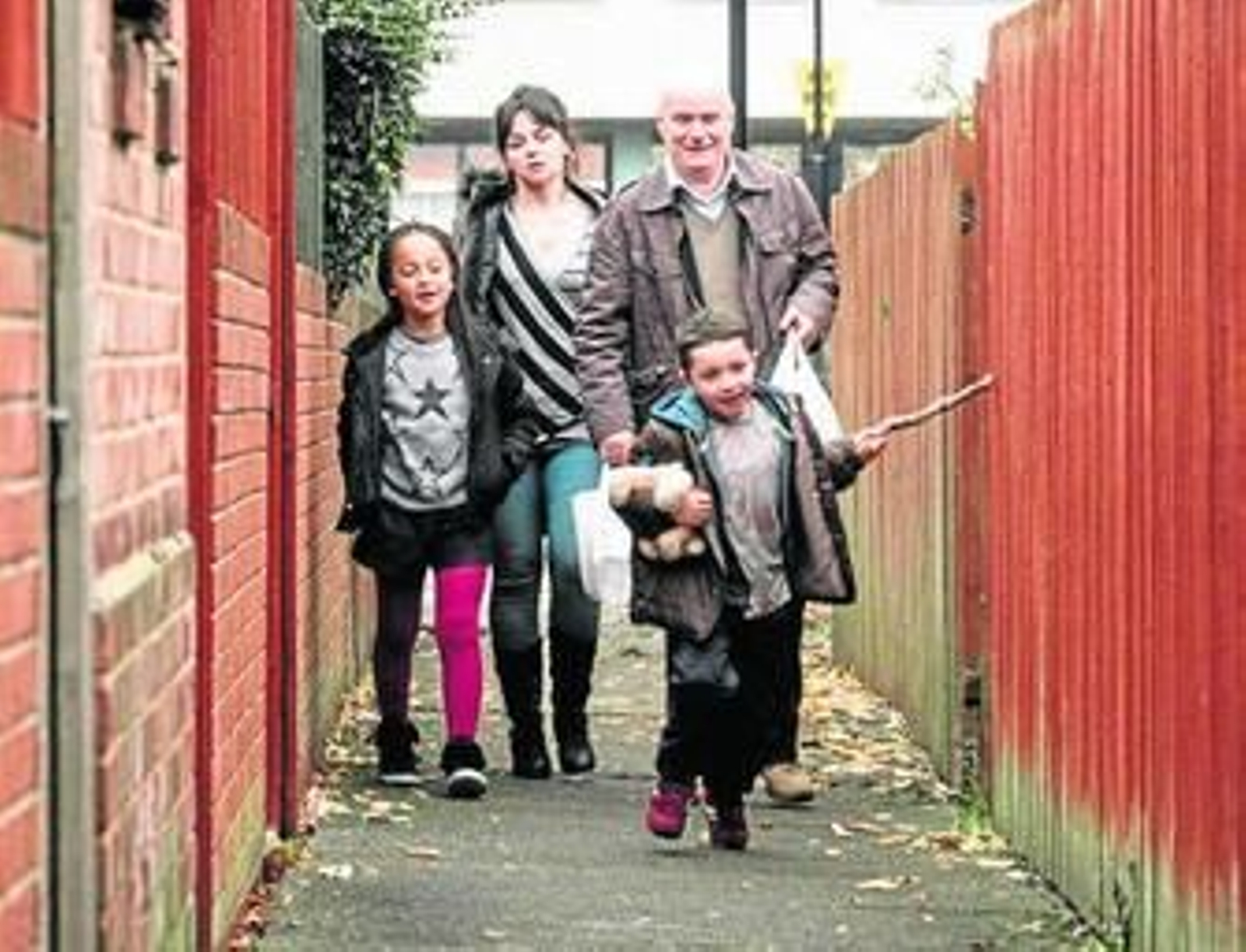 Los personajes de 'Yo, Daniel Blake', la cinta con la que Loach ganó su segunda Palma de Oro en Cannes.