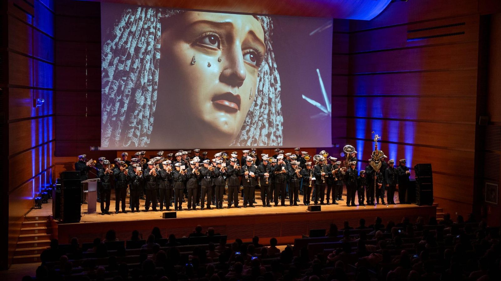La agrupación Ecce Mater, en su intervención en el concierto organizado el pasado domingo en el Palacio de Congresos por la cofradía del Perdón.