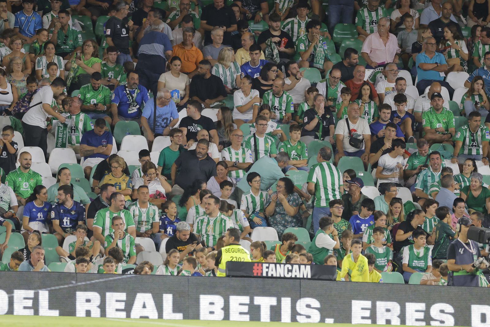 Búscate en las fotos del Betis-Valencia