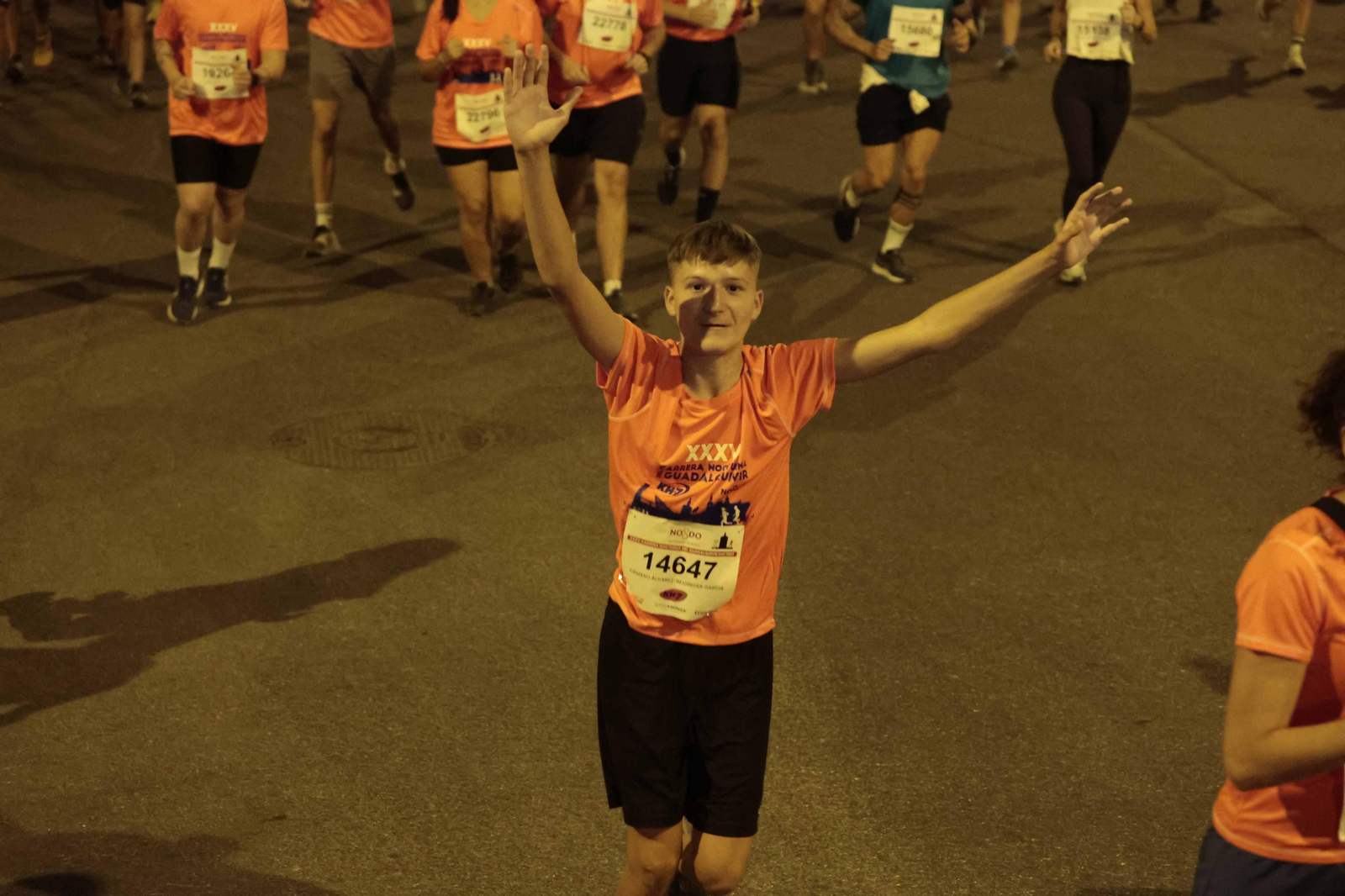 Búscate en las fotos de la Carrera Nocturna (II)