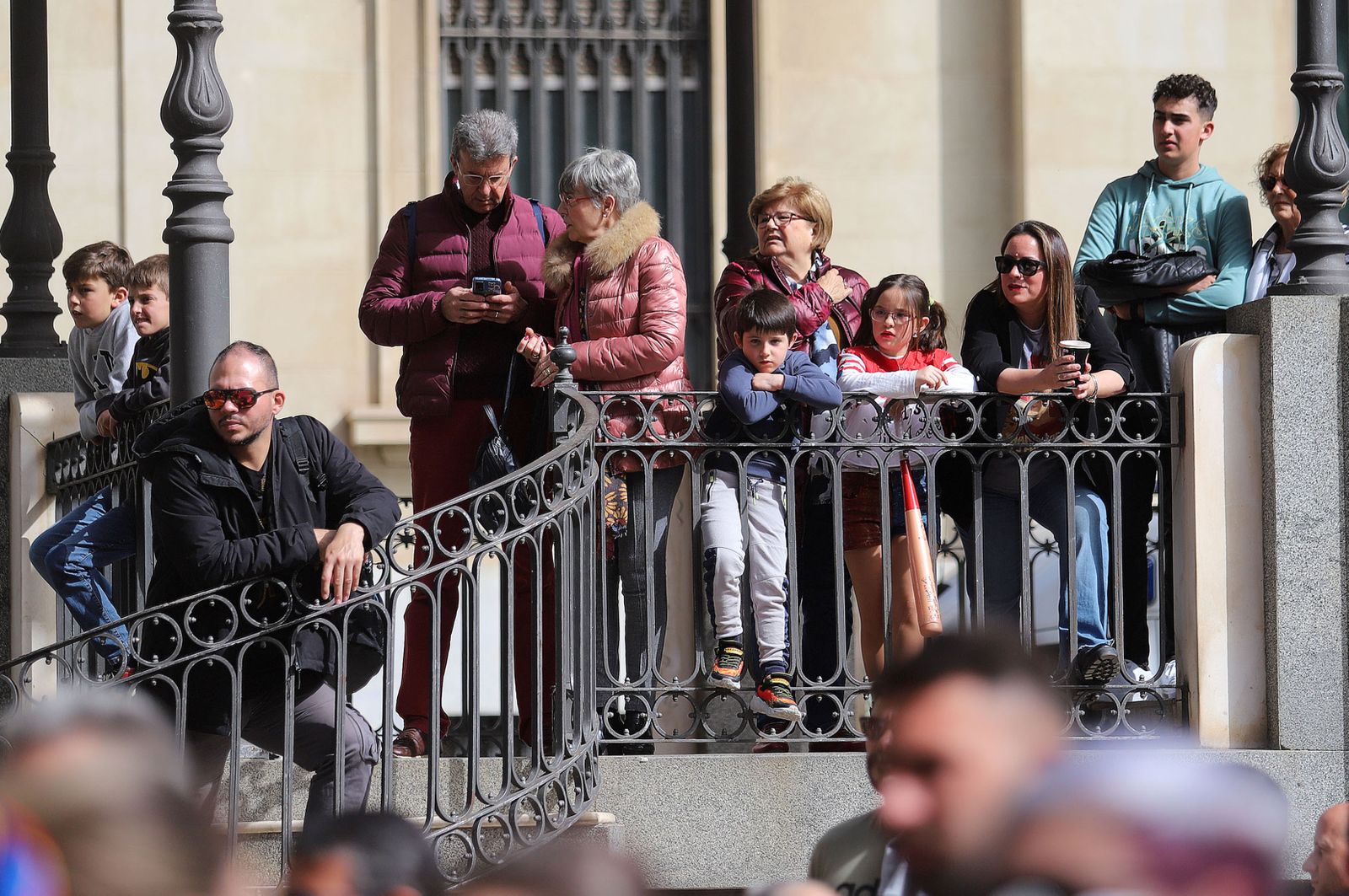 Imágenes del ambiente en la mañana de carnaval en Huelva