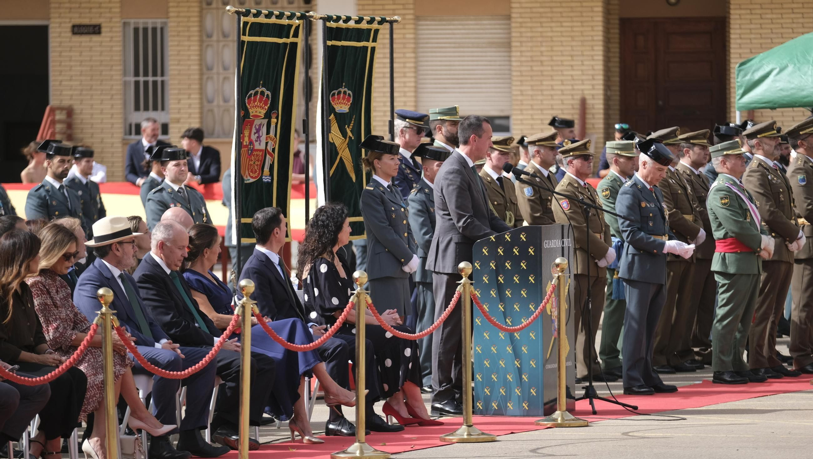 Las imágenes de la celebración del Día del Pilar en la Comandancia de la Guardia Civil de Almería
