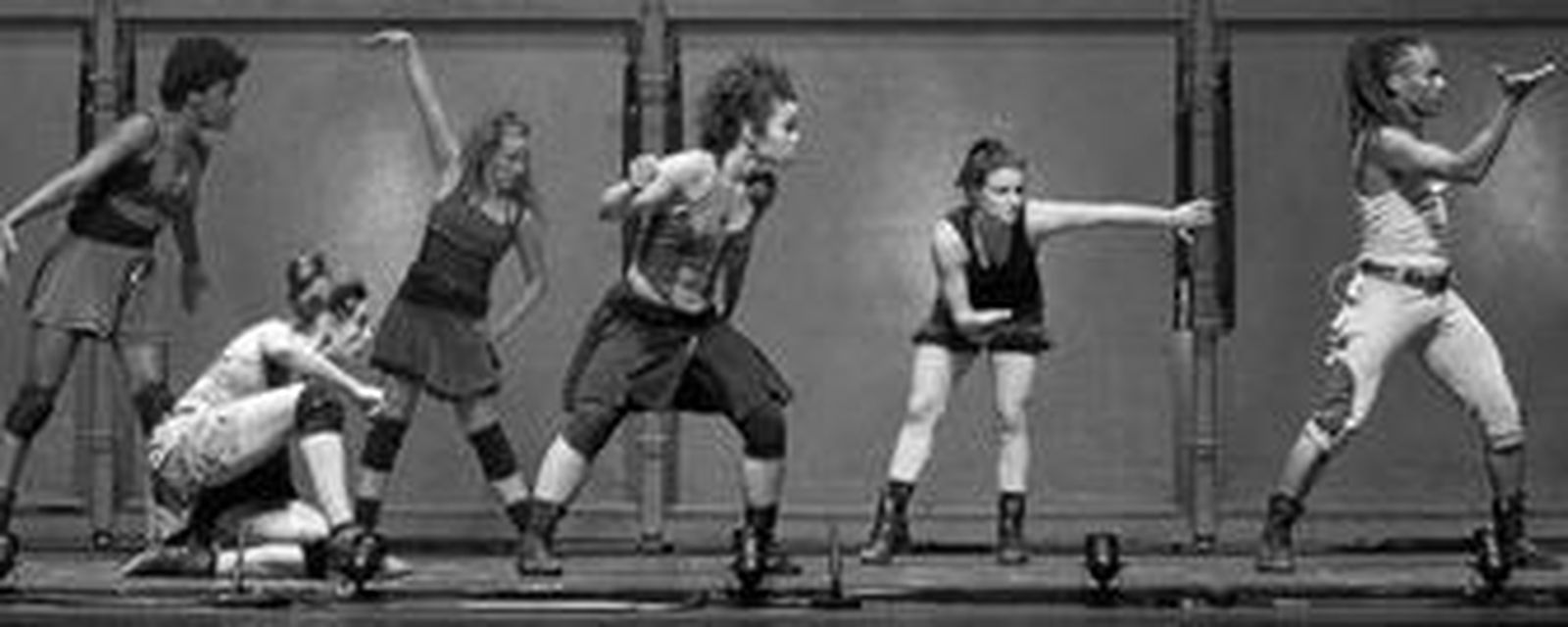 Mayumana en la representación del pasado miércoles en el Teatro Cervantes de su nueva obra 'Momentum'.