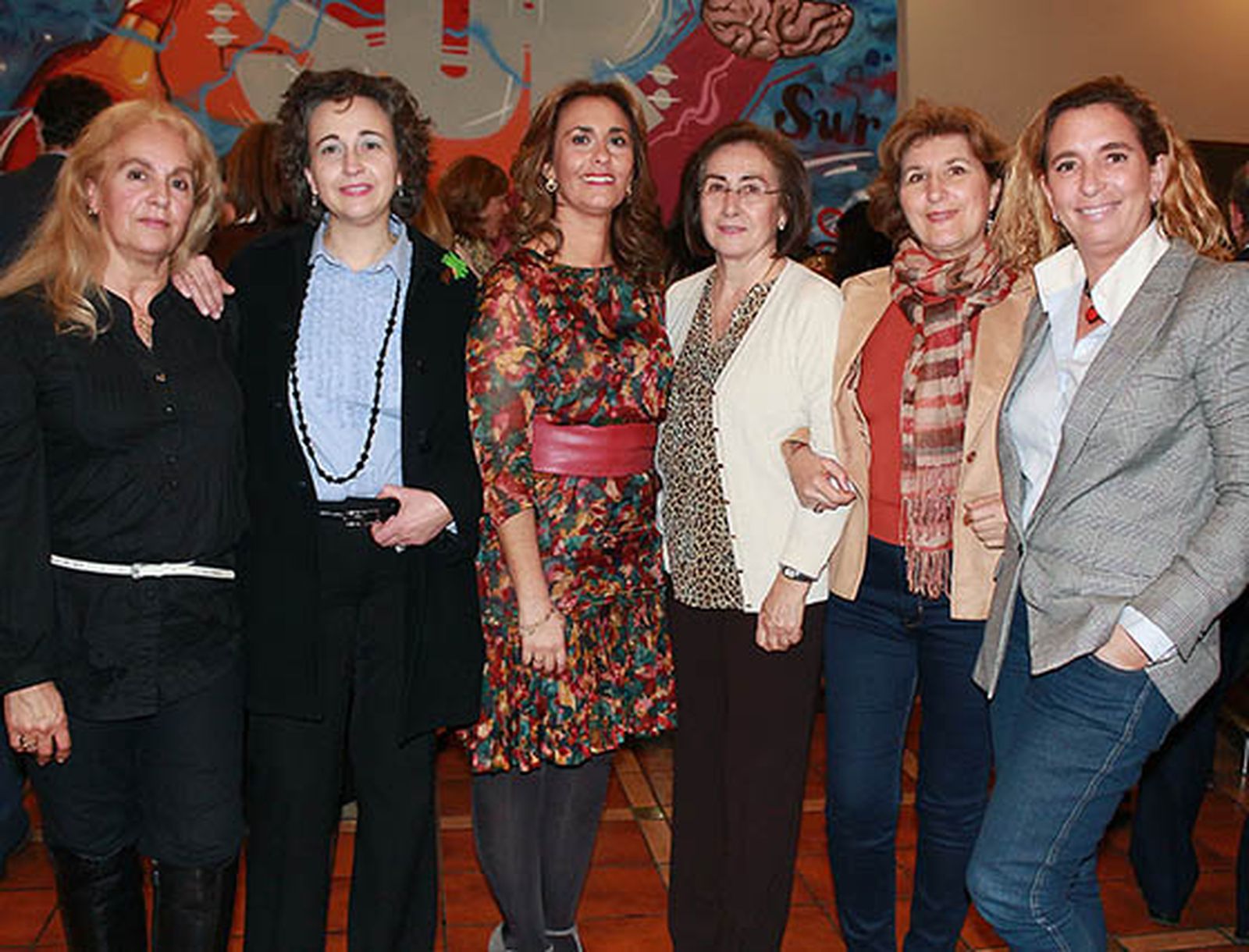 María Eugenia Sánchez Valdayo con María del Carmen del Álamo, Inmaculada Sánchez, Loli Pulido, Concha Navarro (presidenta) y Victoria Cañal, de la junta directiva de Mujeres en Igualdad de Sevilla, asistentes al congreso.

Foto: Victoria Ramírez