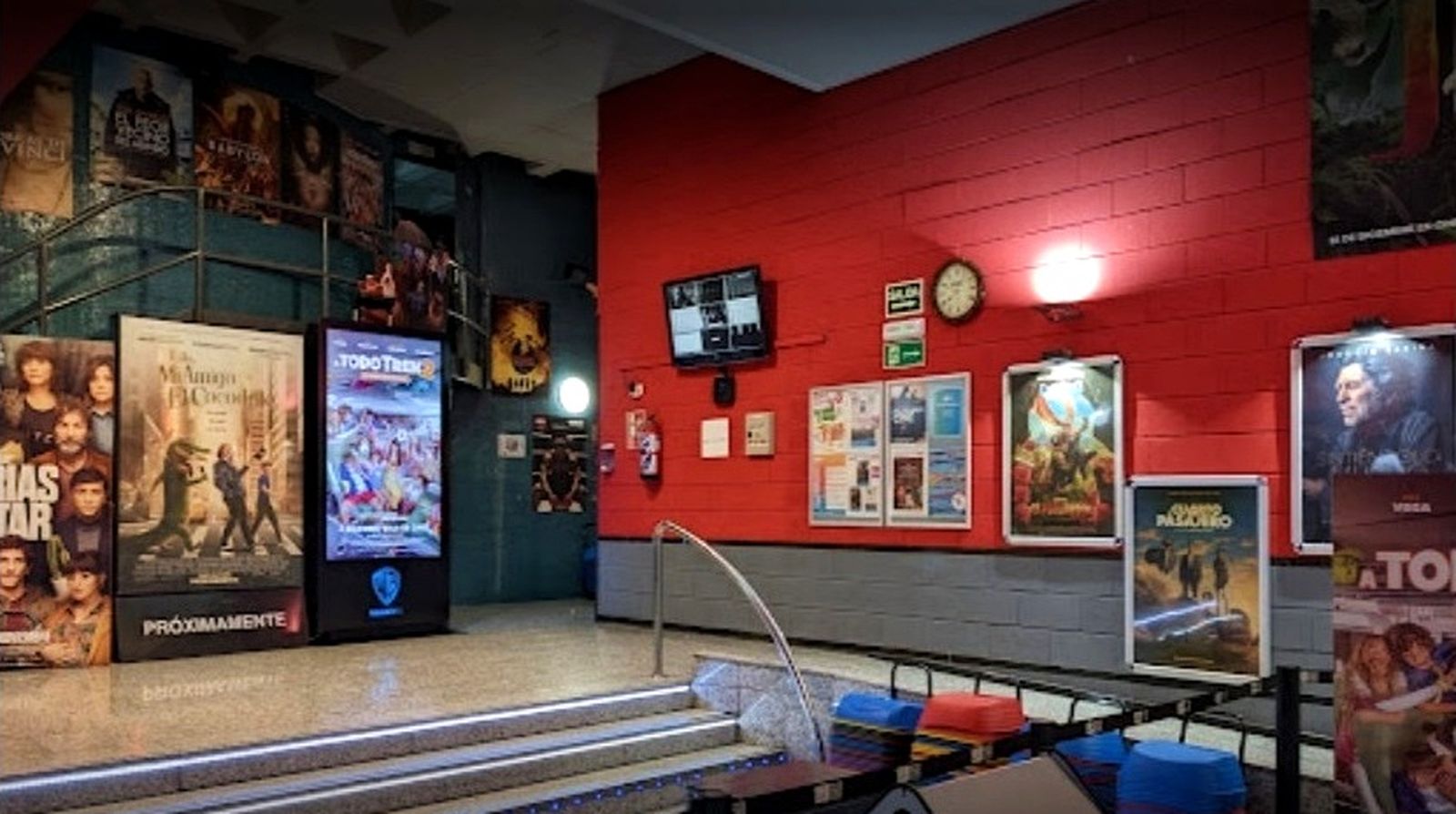 El hall de acceso a las diferentes salas de cine.
